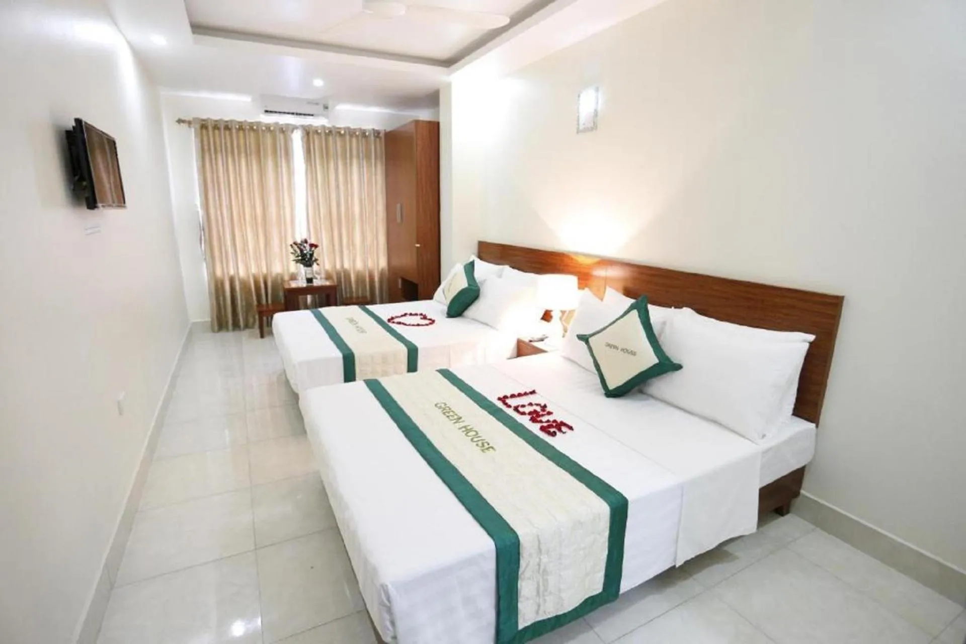 Bedroom, Bed in catba sunrise hotel