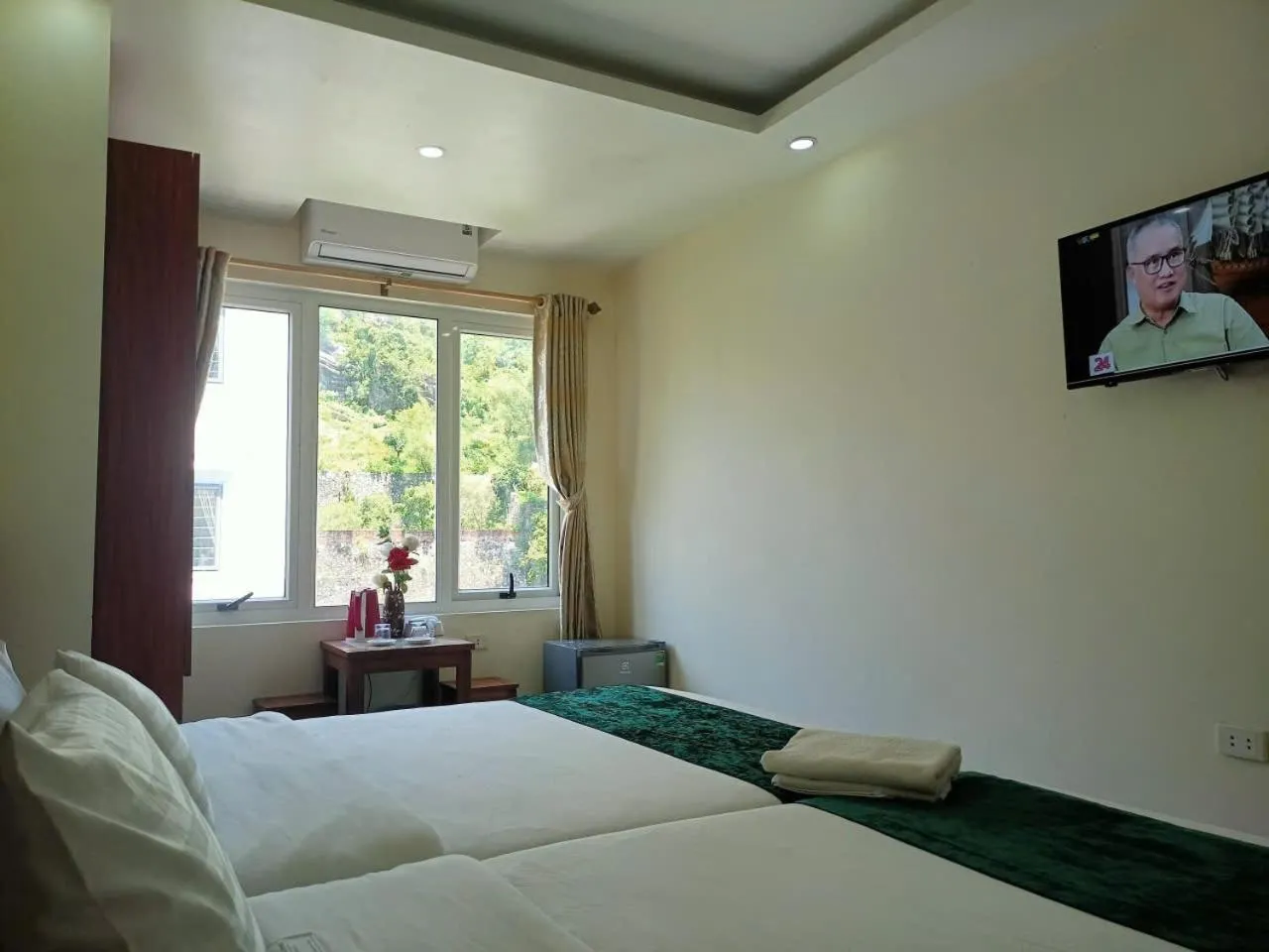 Bedroom, Bed in catba sunrise hotel