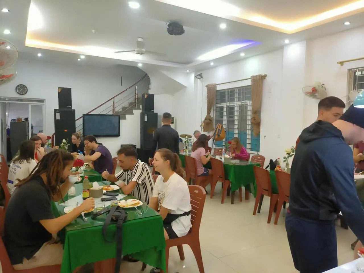 Restaurant/places to eat in catba sunrise hotel