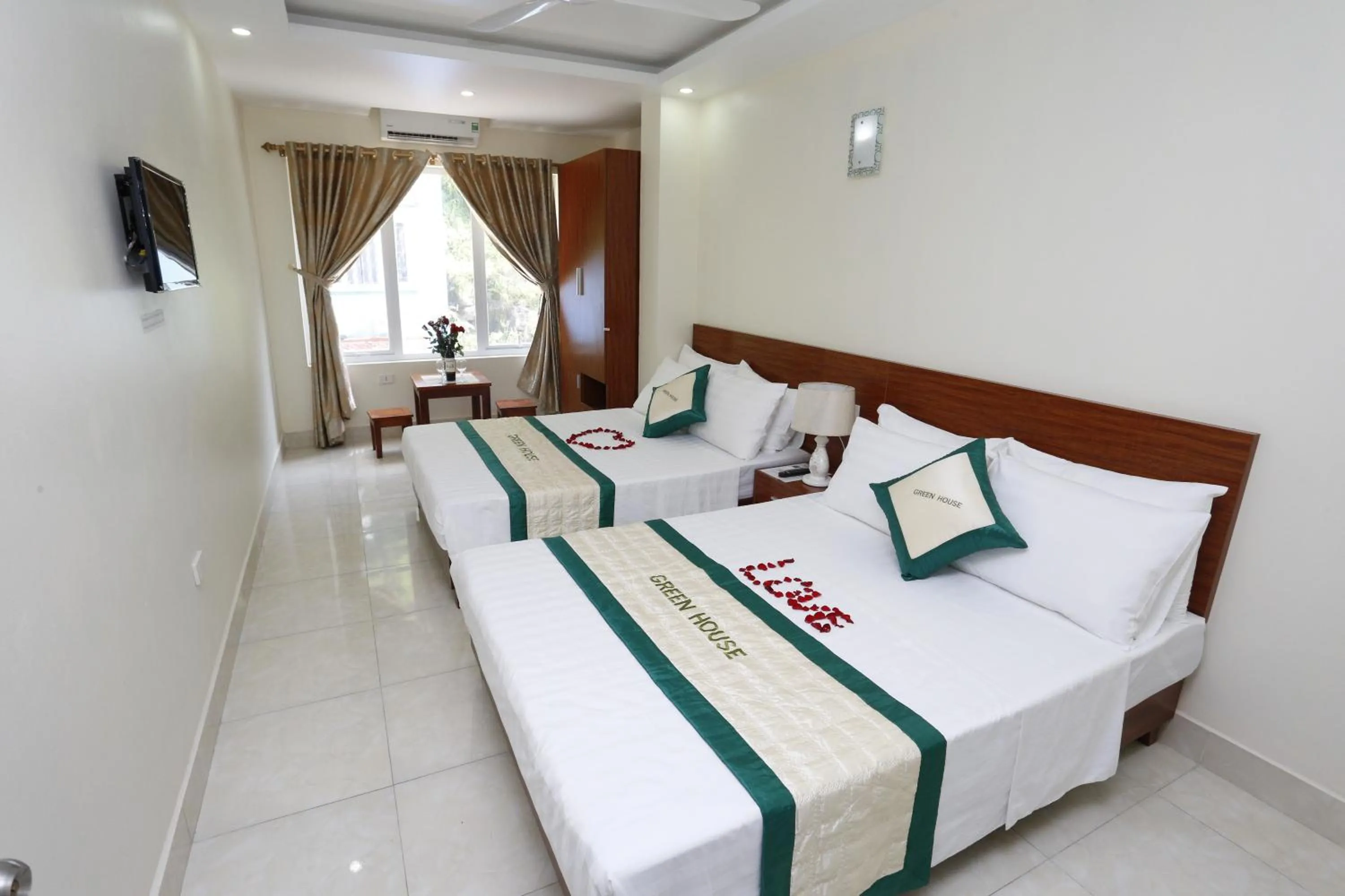 TV and multimedia, Bed in catba sunrise hotel