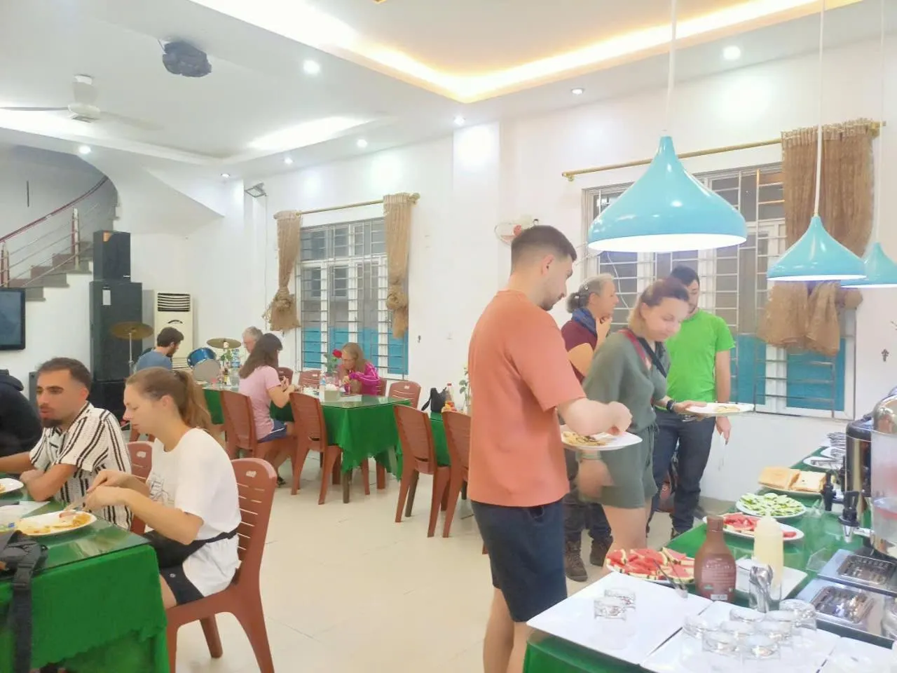 Restaurant/places to eat in catba sunrise hotel