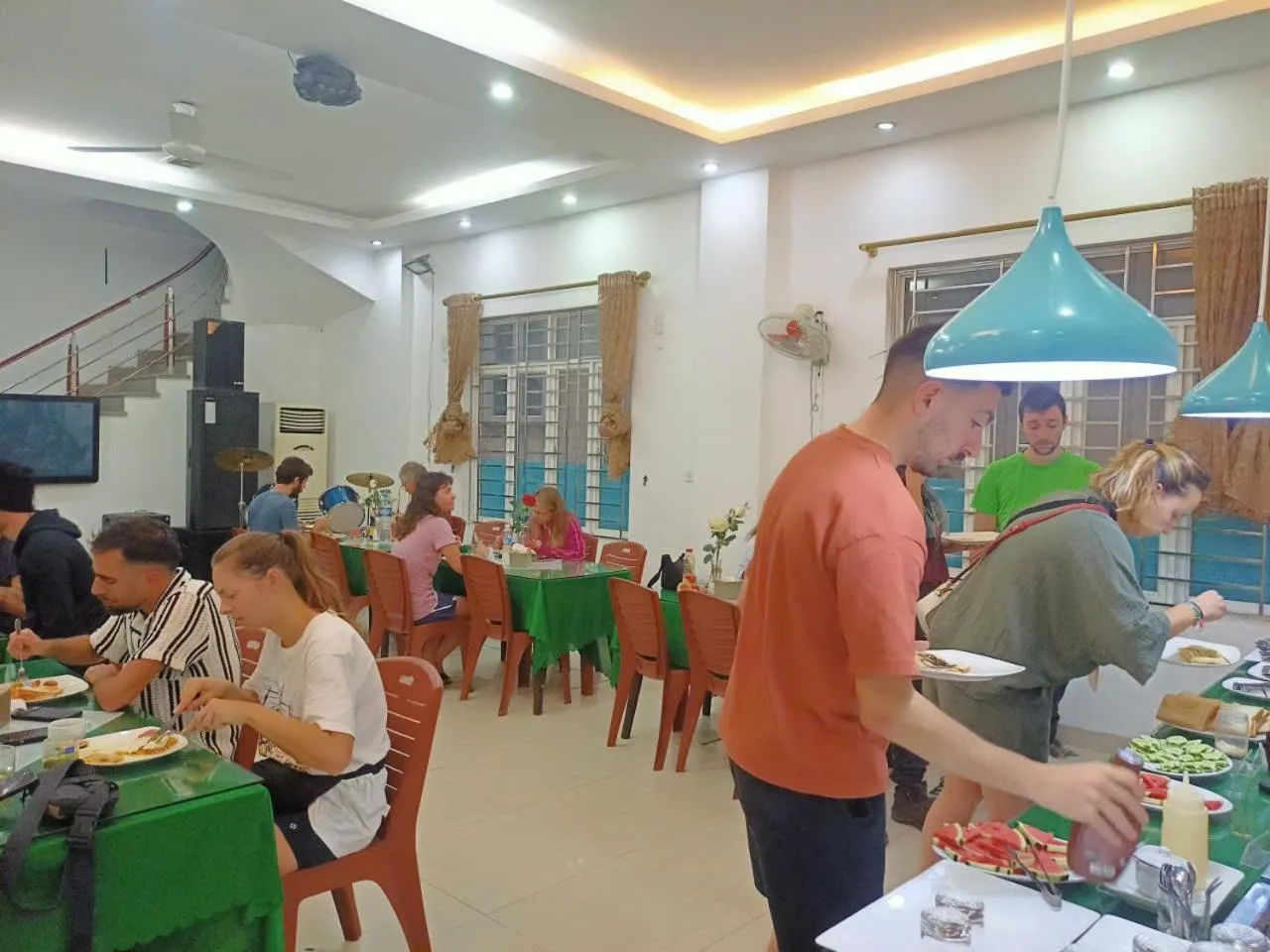 Restaurant/places to eat in catba sunrise hotel
