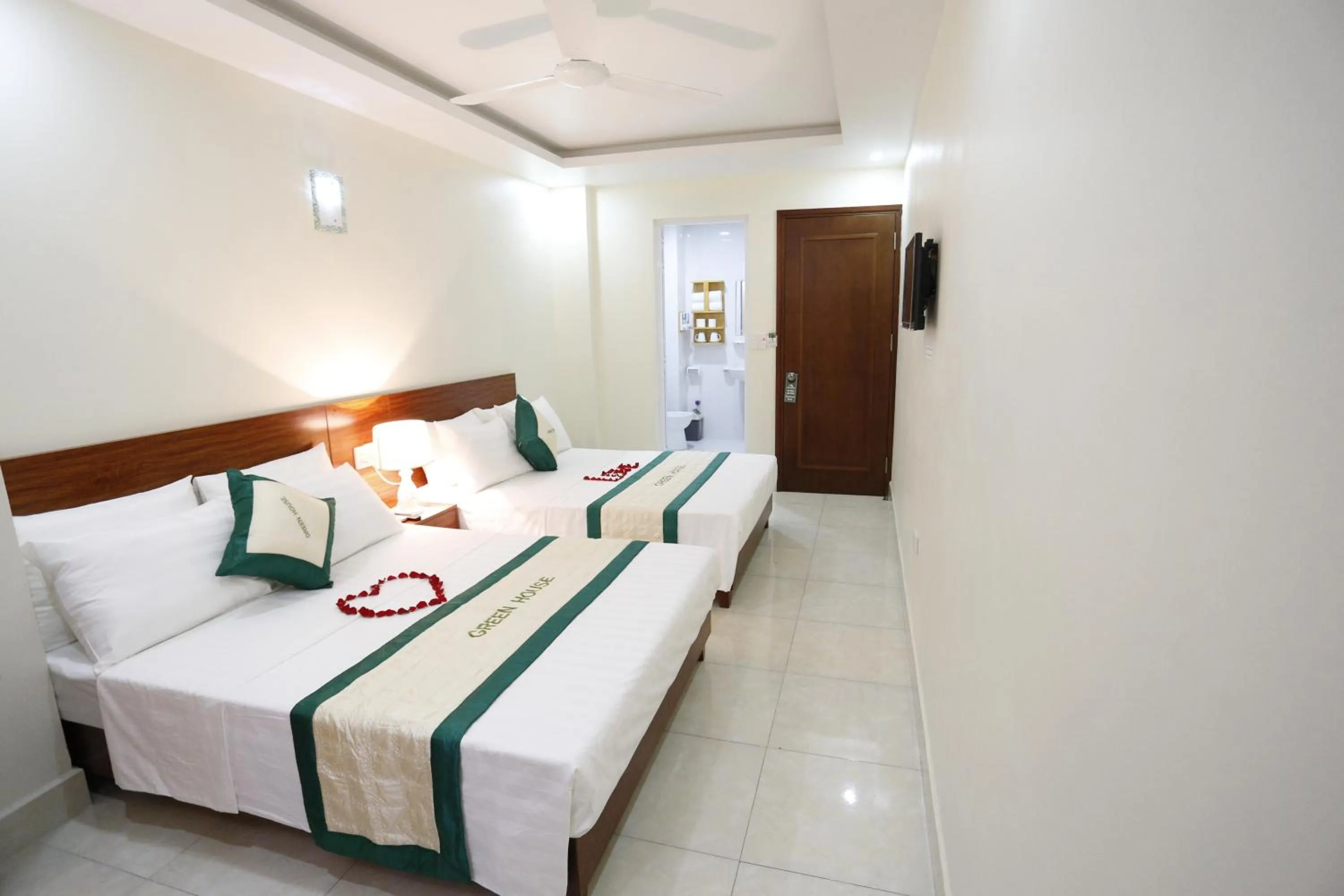 Bedroom, Bed in catba sunrise hotel
