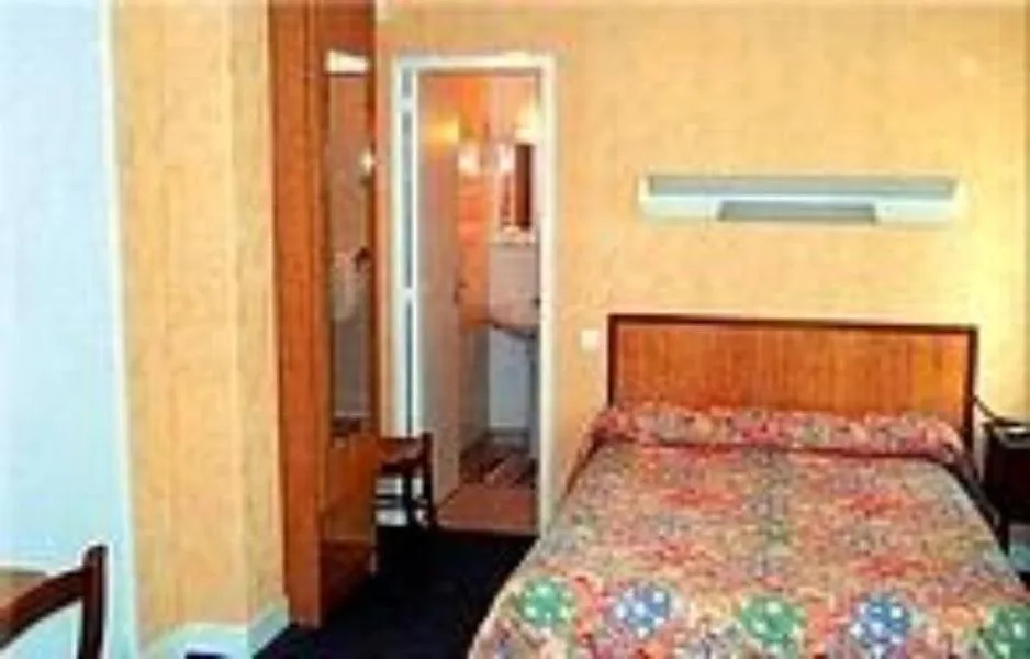 Photo of the whole room, Bed in Le Clos Normand