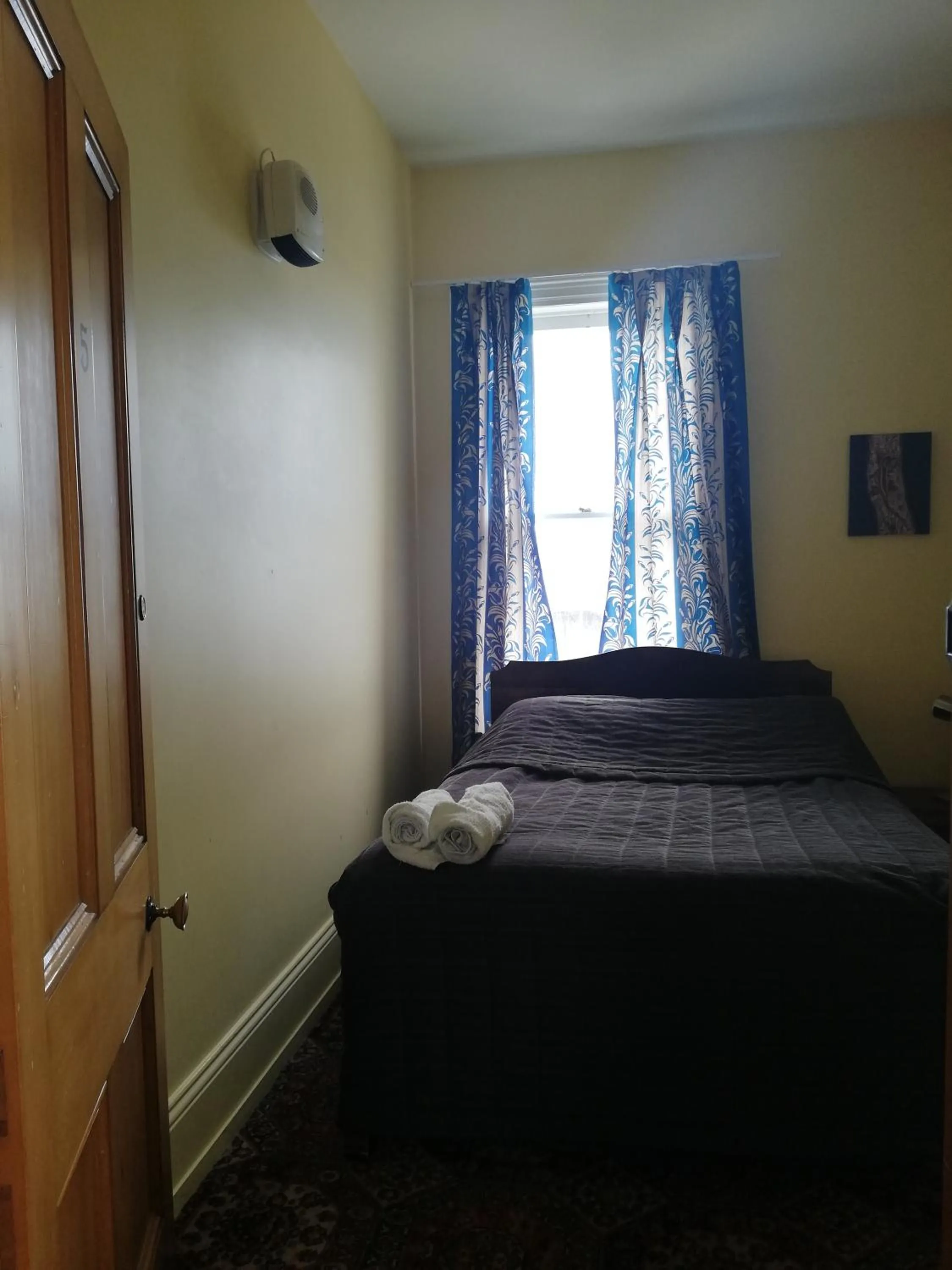 Bed in Empire Hotel Backpackers