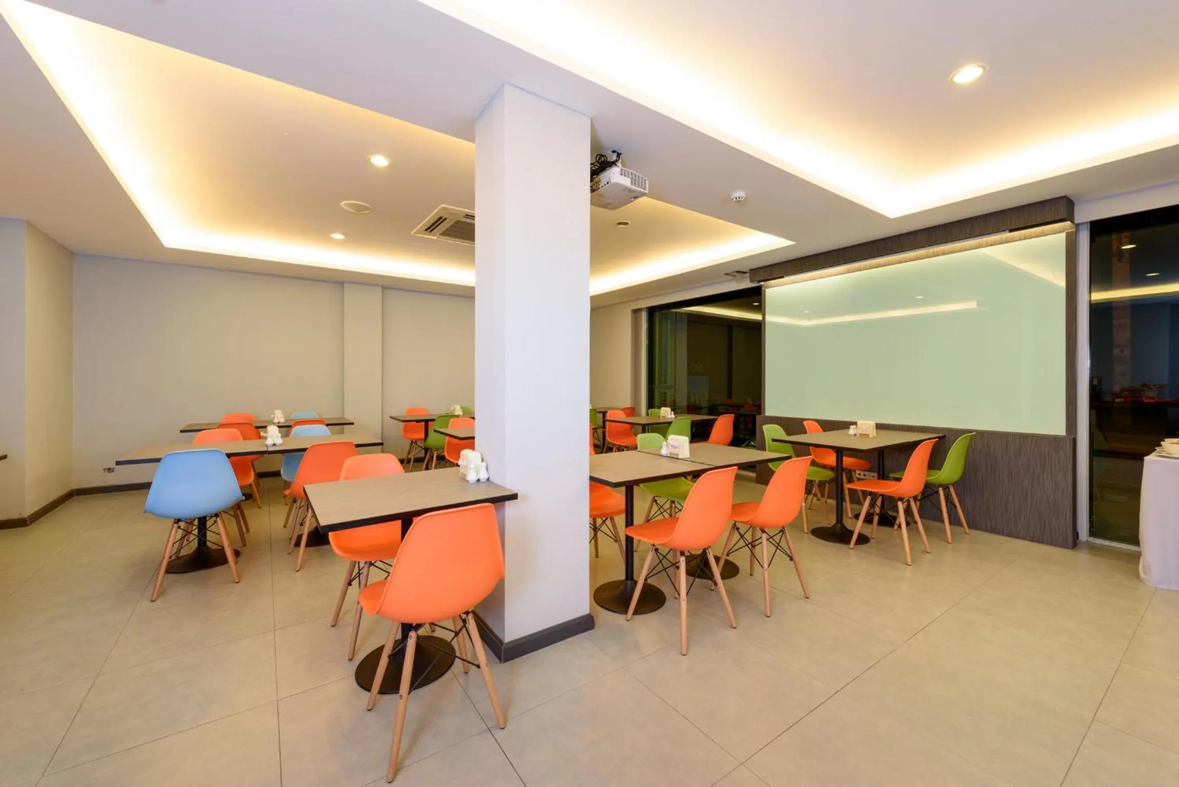 Restaurant/places to eat in FX Hotel Pattaya