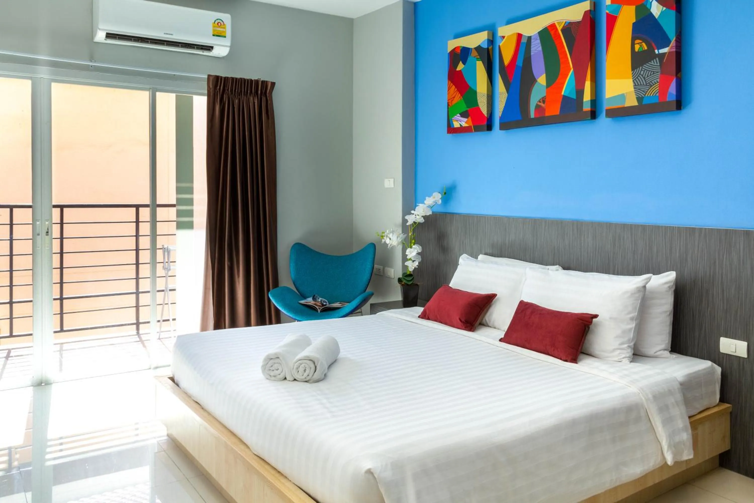 View (from property/room), Bed in FX Hotel Pattaya