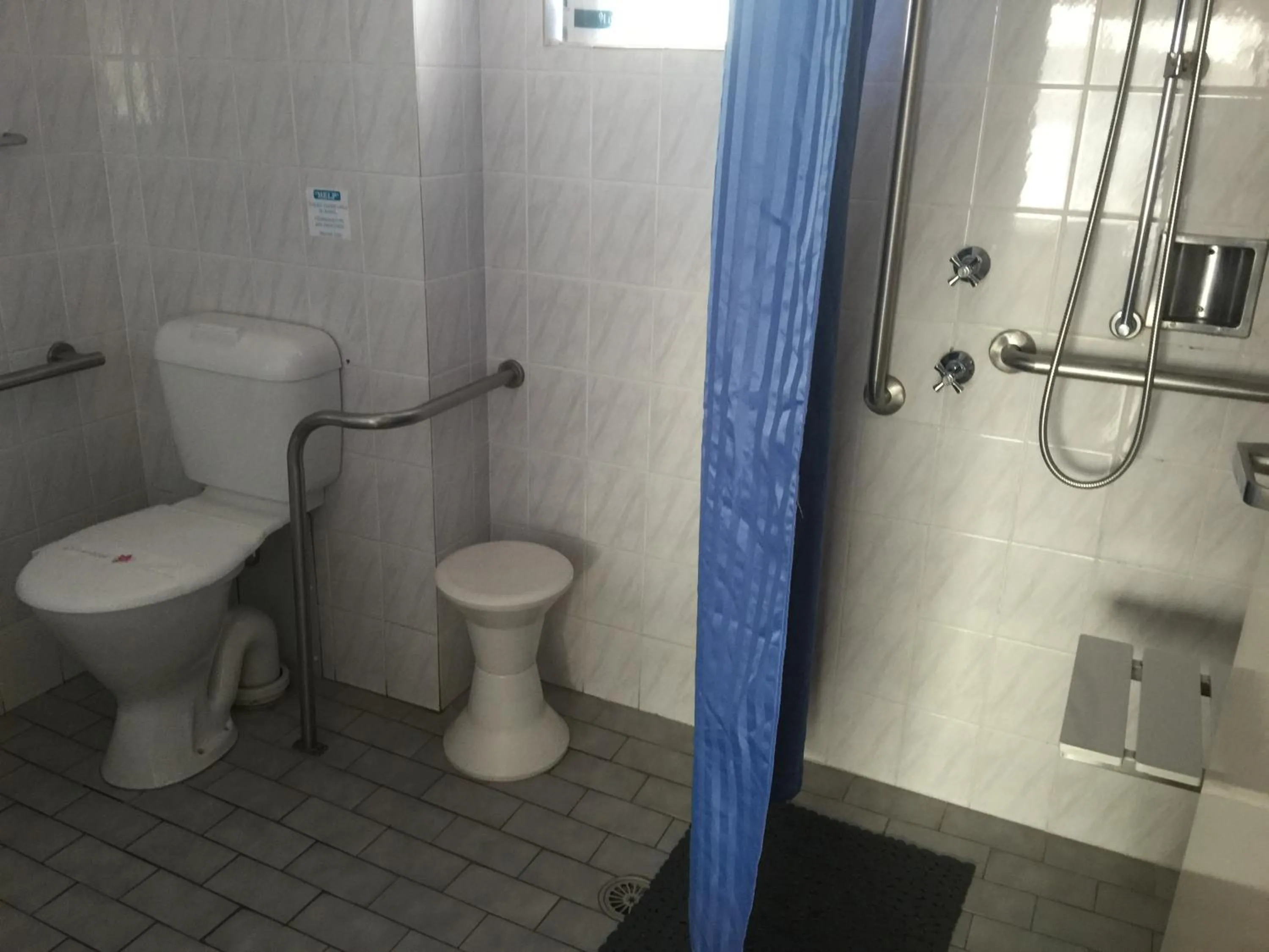 Bathroom in Ulladulla Harbour Motel