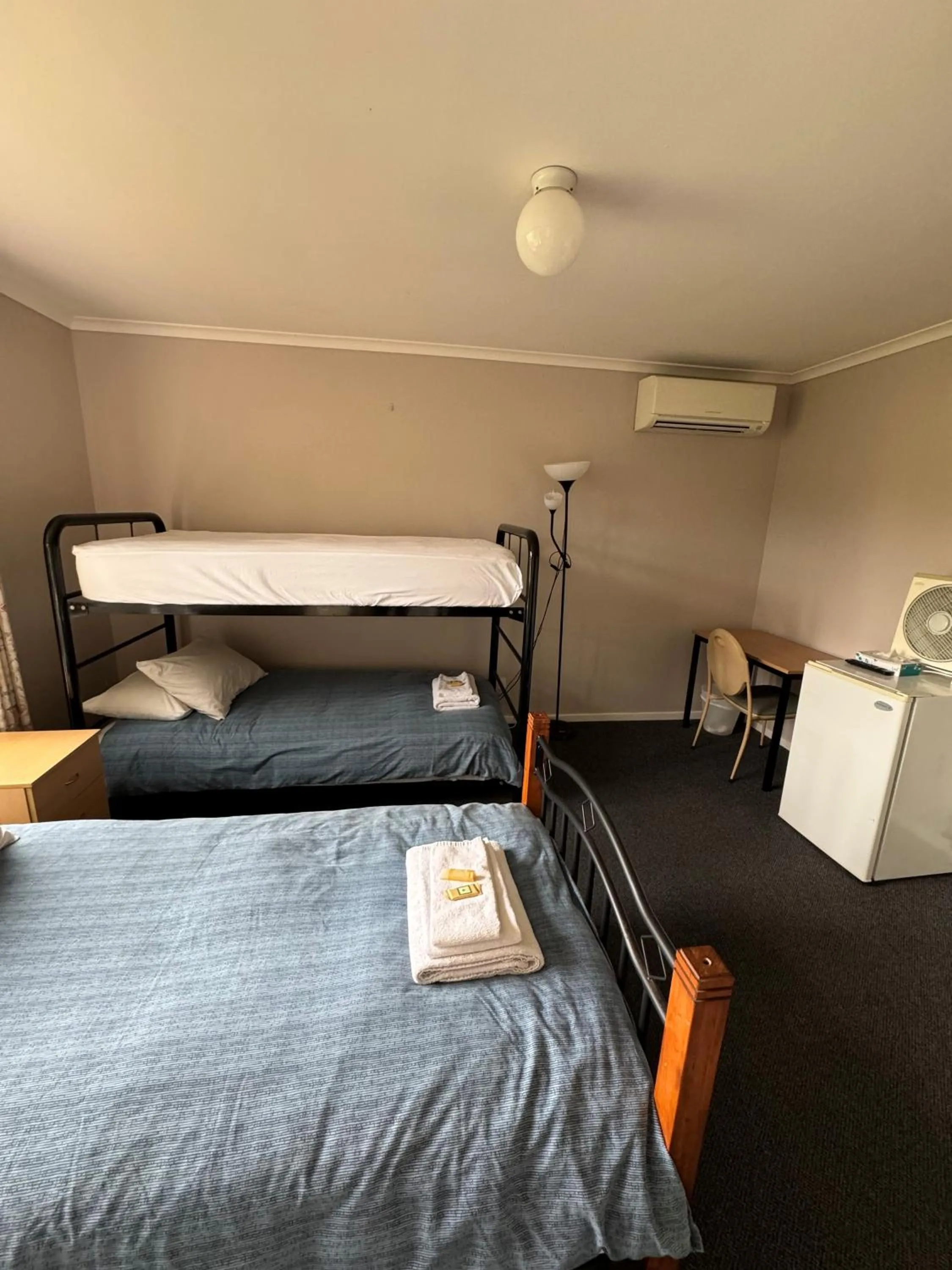 Photo of the whole room, Bed in Ulladulla Harbour Motel