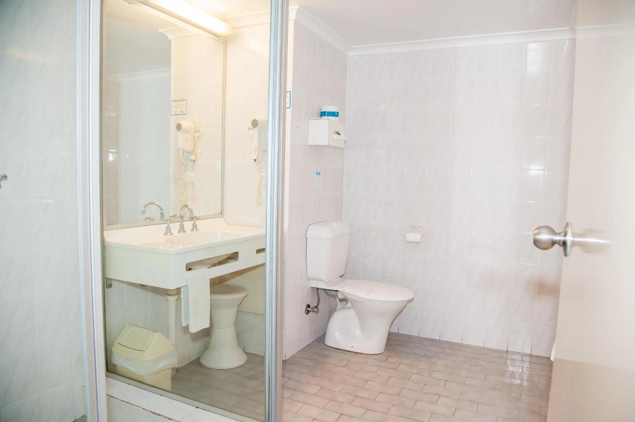 Bathroom in Ulladulla Harbour Motel