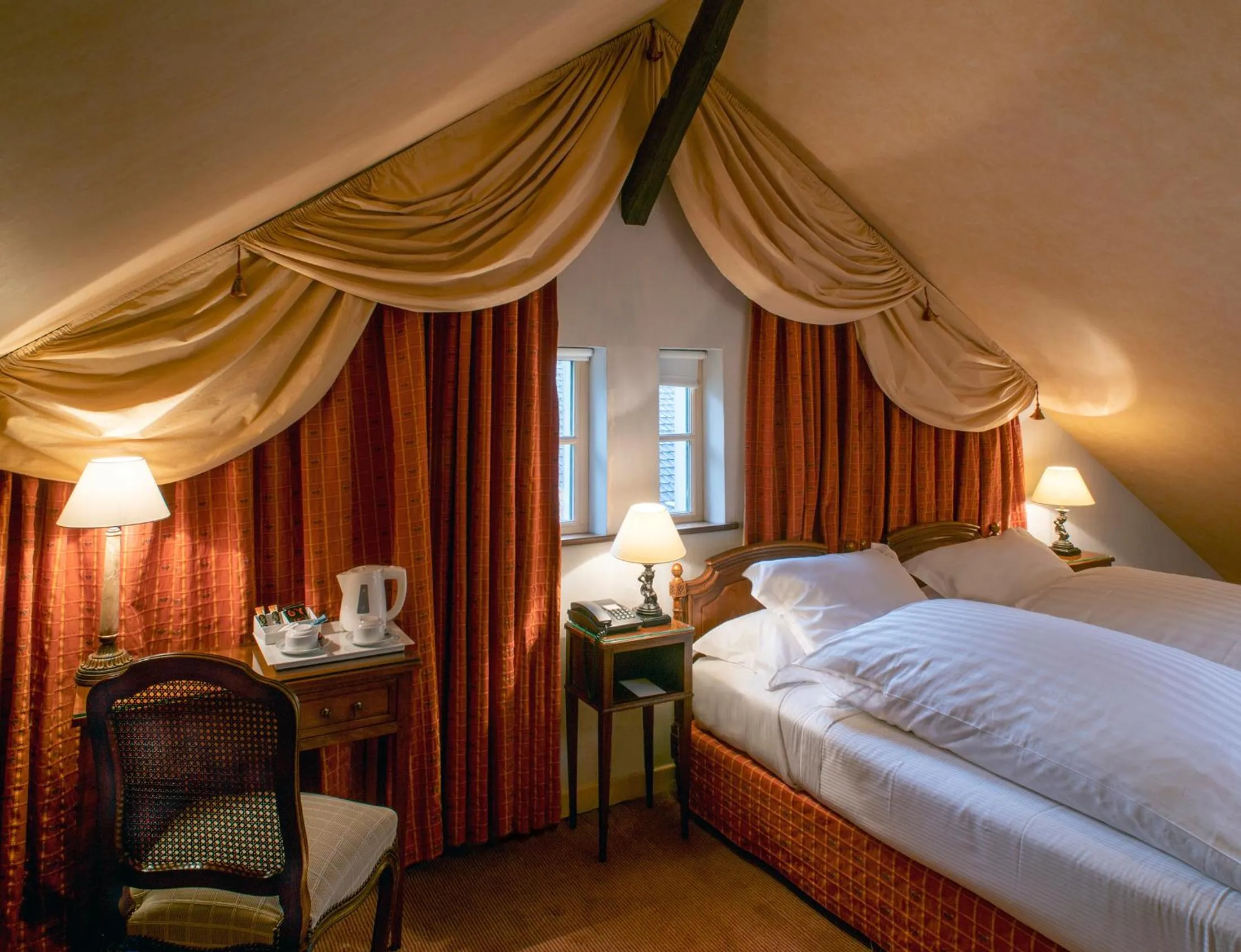 Property building, Bed in Le Manoir Au Lac