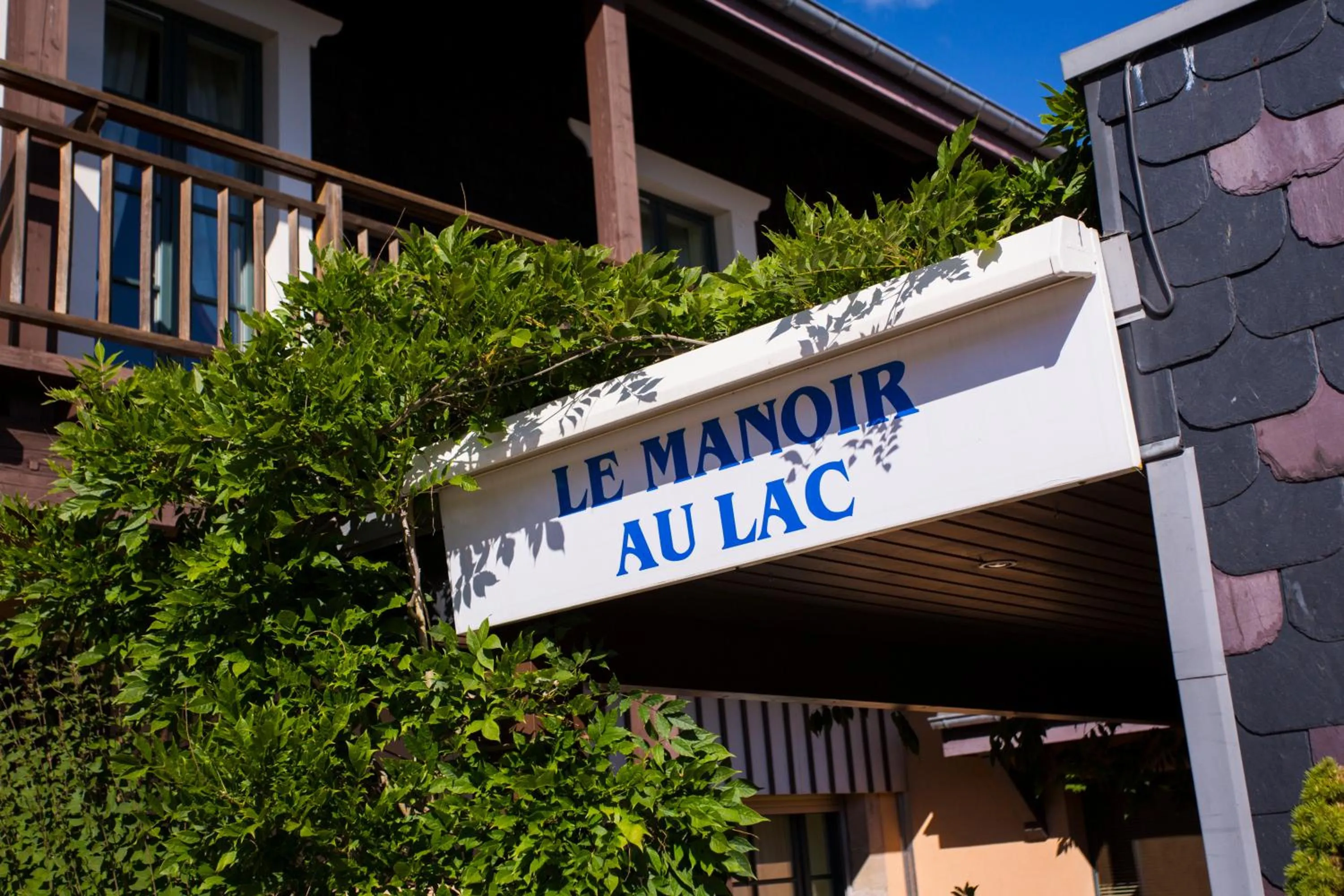 Facade/entrance in Le Manoir Au Lac