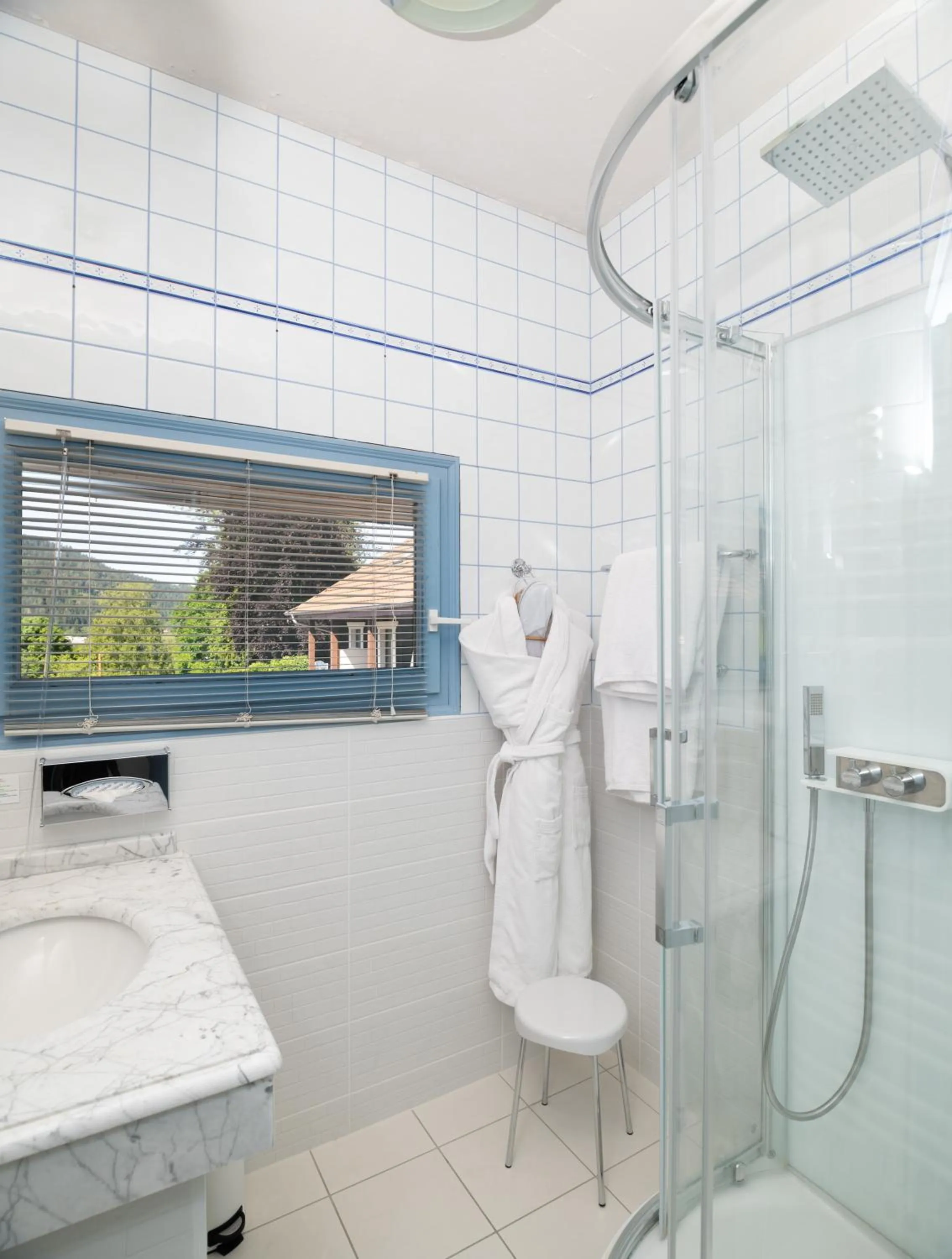 Shower in Le Manoir Au Lac