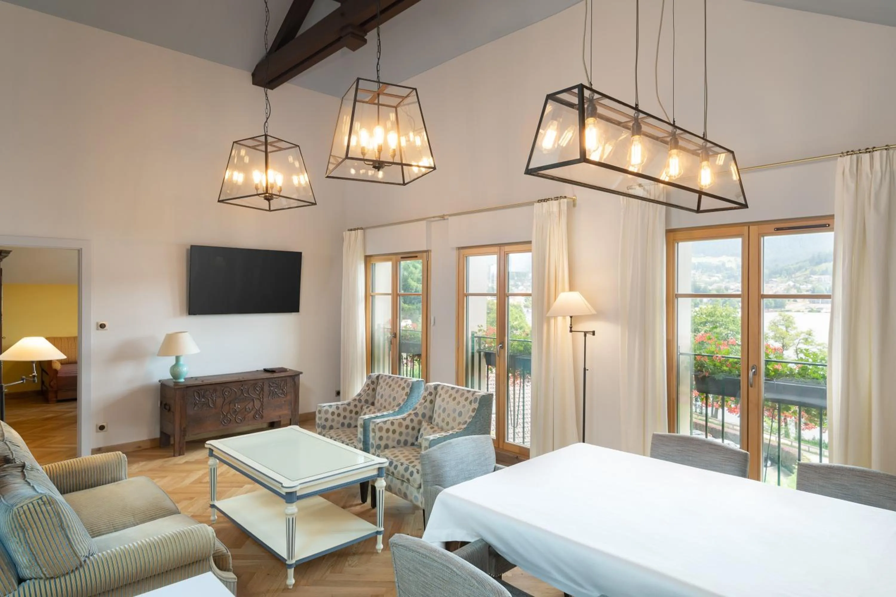 TV and multimedia, Bed in Le Manoir Au Lac