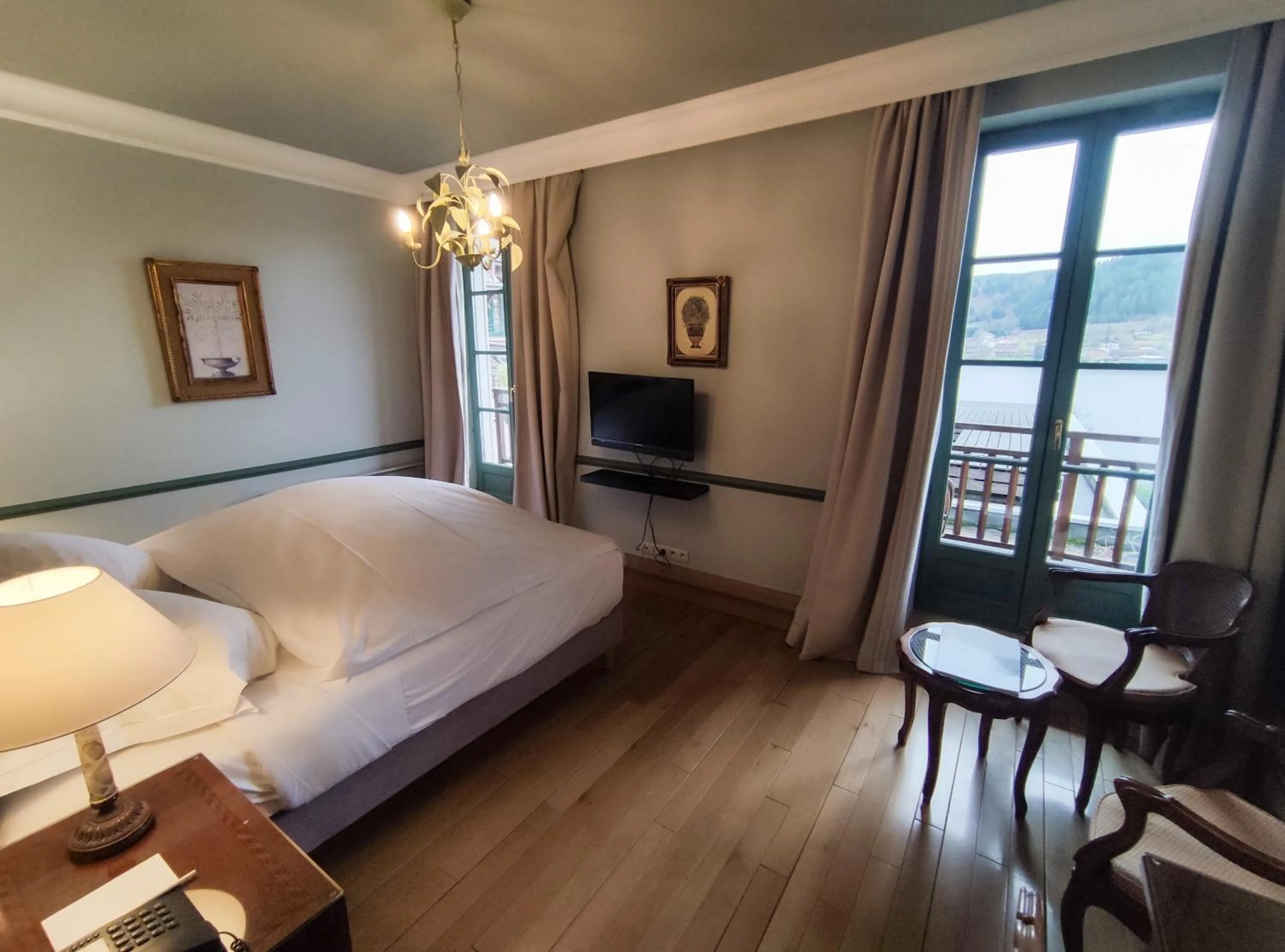 Property building, Bed in Le Manoir Au Lac