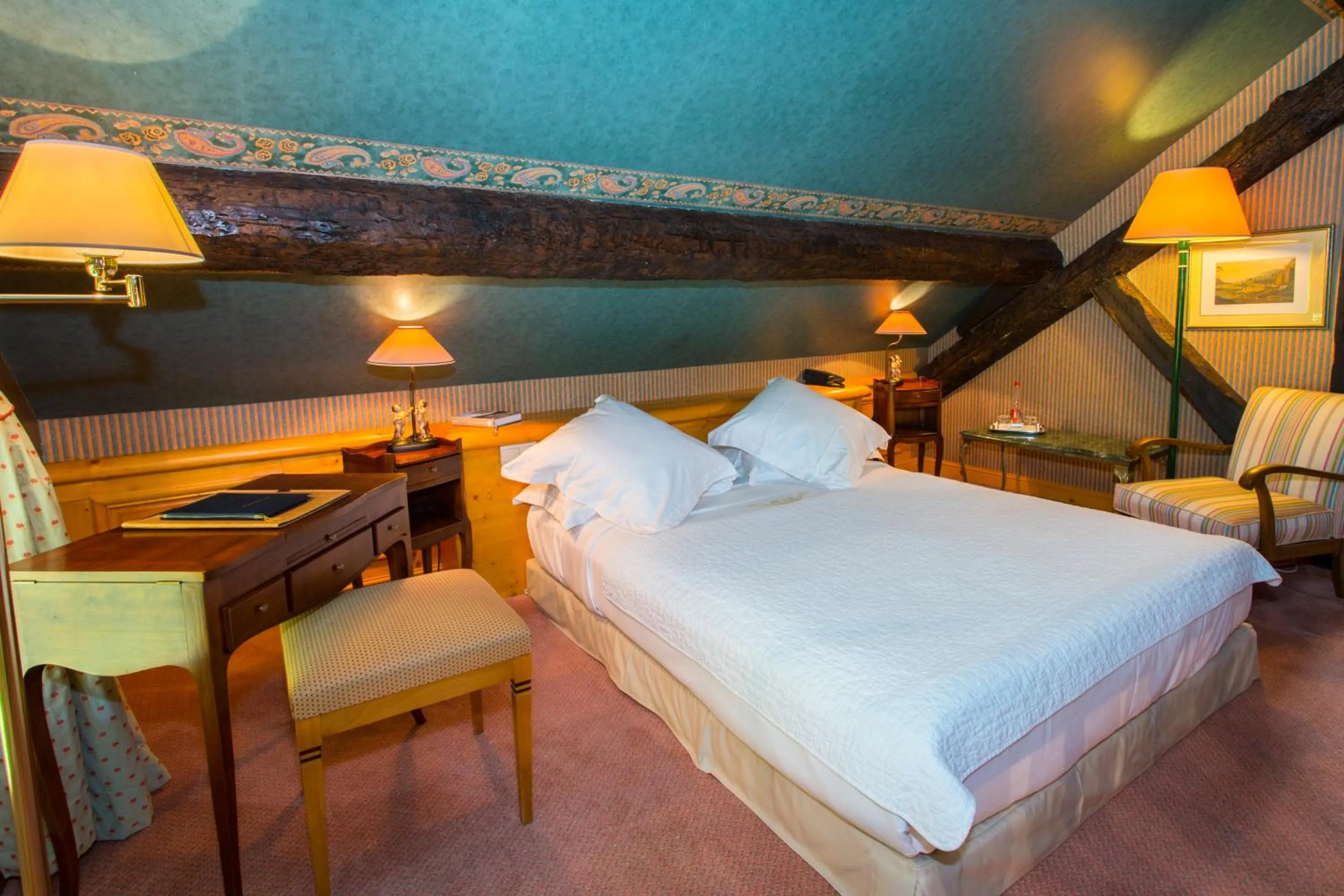 Bedroom, Bed in Le Manoir Au Lac