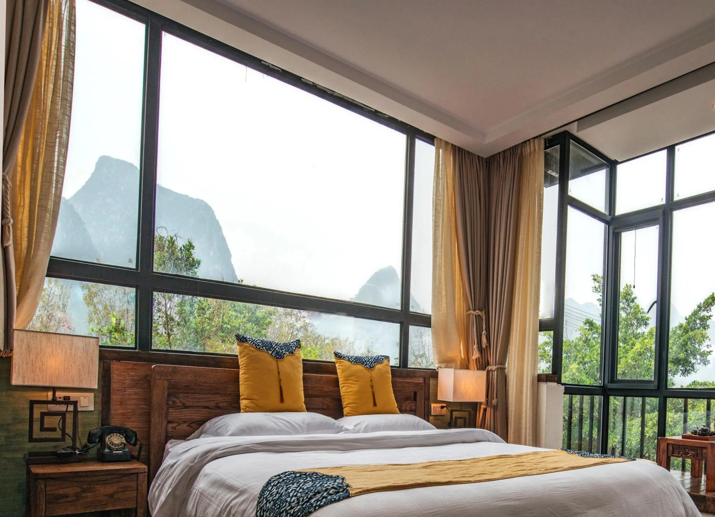 Photo of the whole room, Bed in Secret Courtyard Resort Hotel