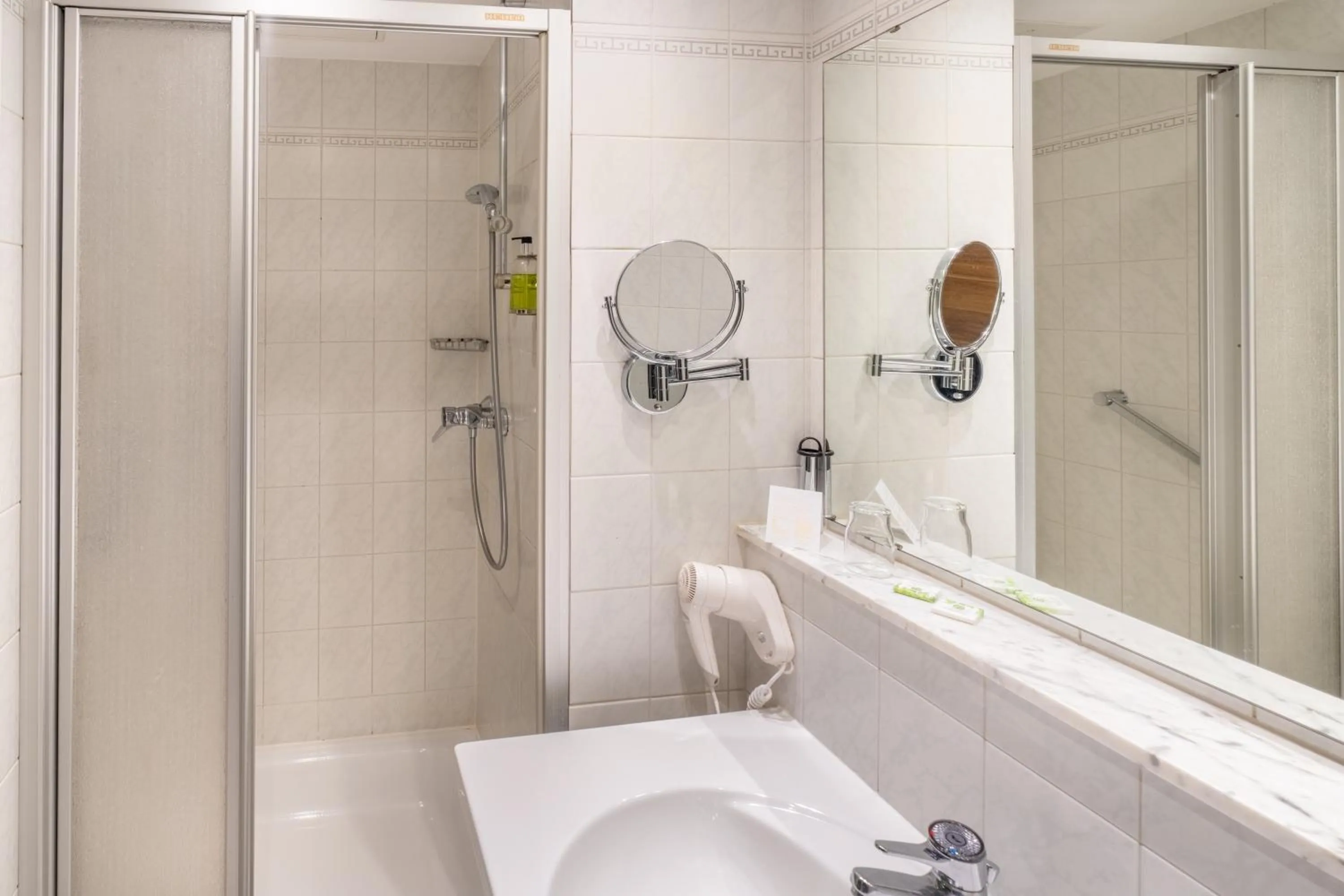 Shower in Hotel Karl