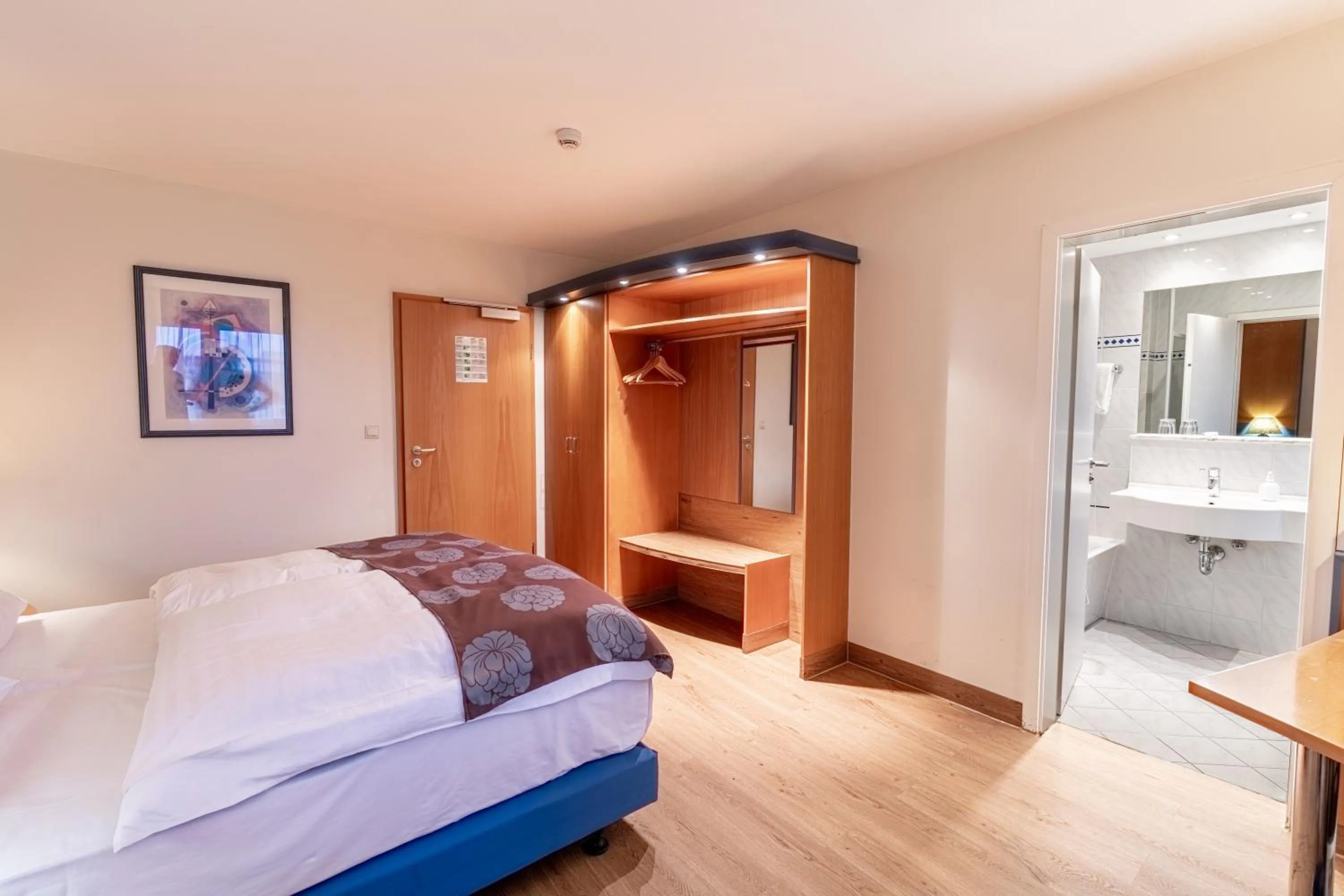 wardrobe, Bed in Hotel Karl