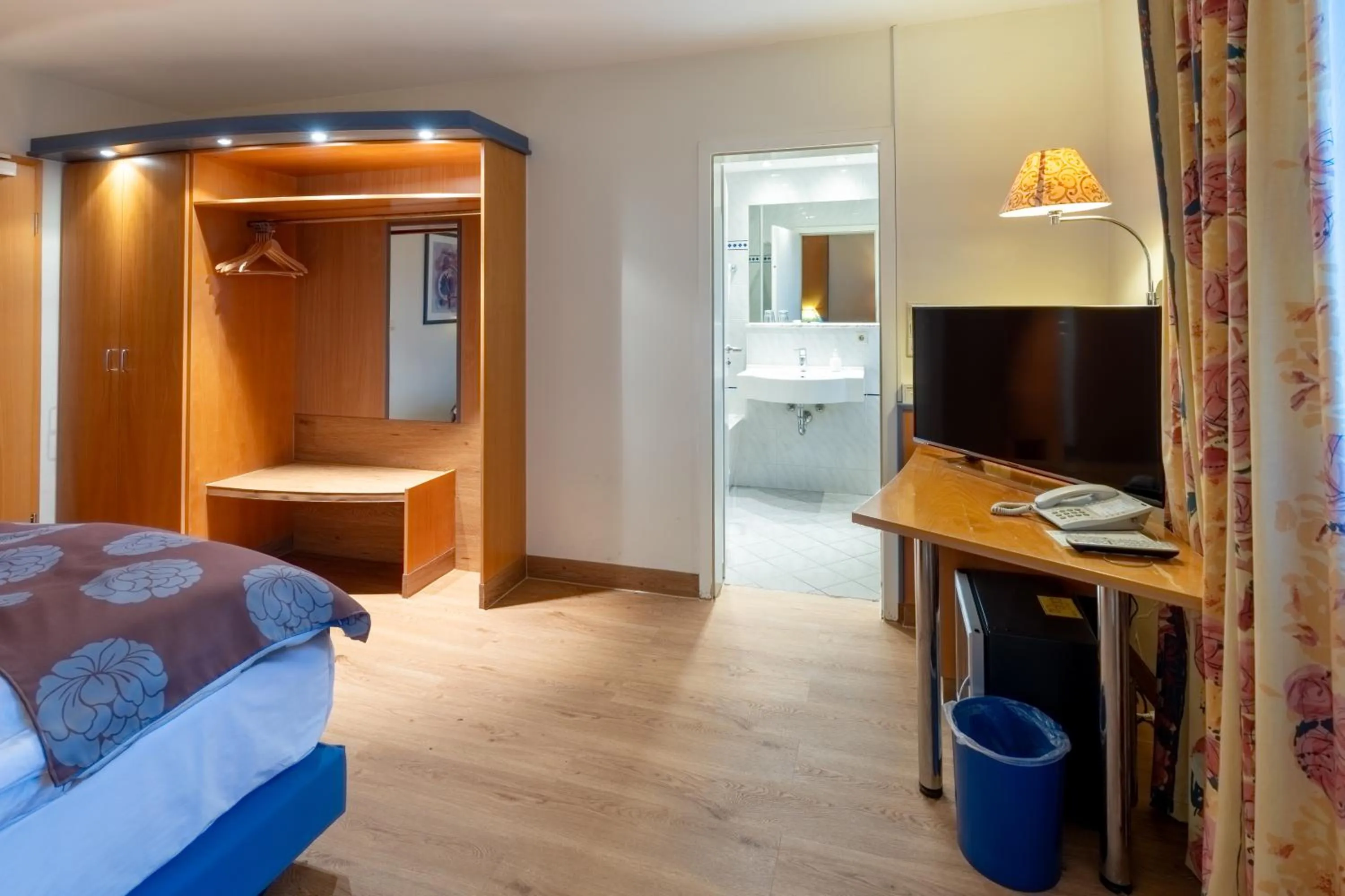 Bedroom, Bed in Hotel Karl