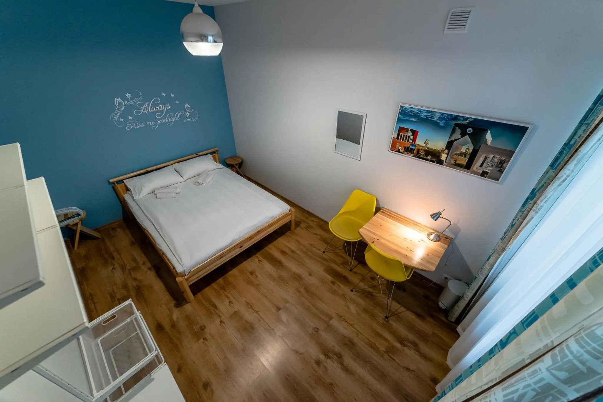 Photo of the whole room, Bed in Orange Cat Rooms