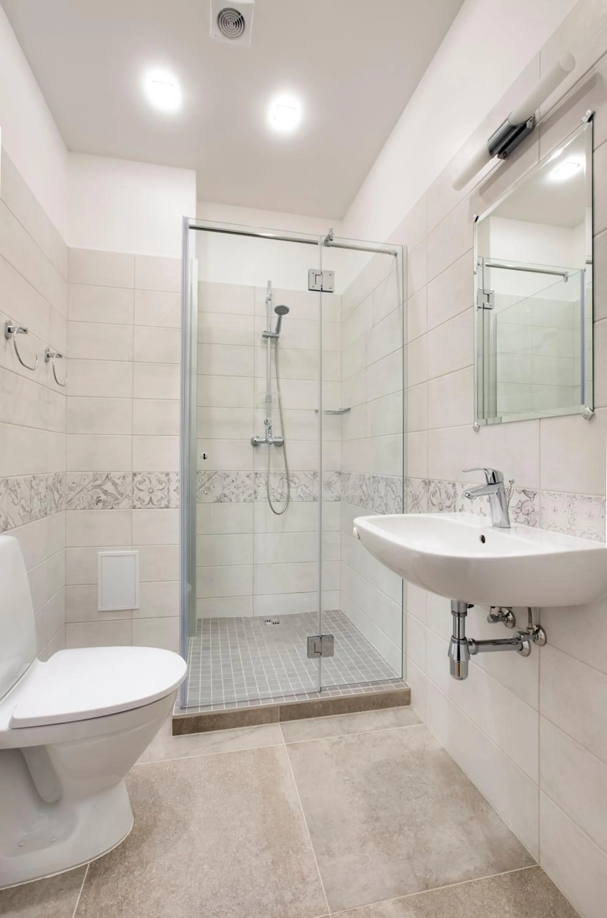 Shower in Orange Cat Rooms