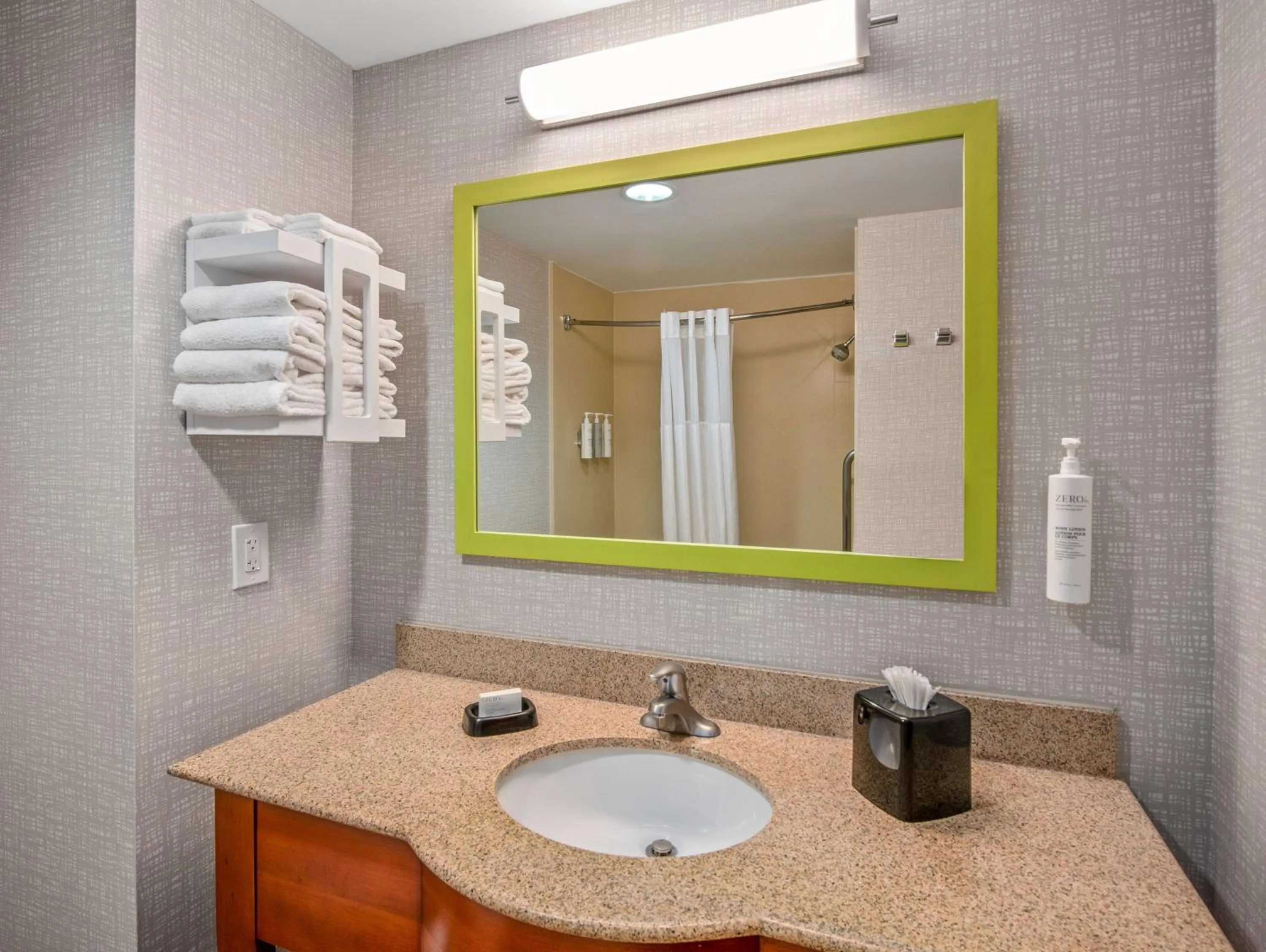 Bathroom in Hampton Inn & Suites Dallas-Allen
