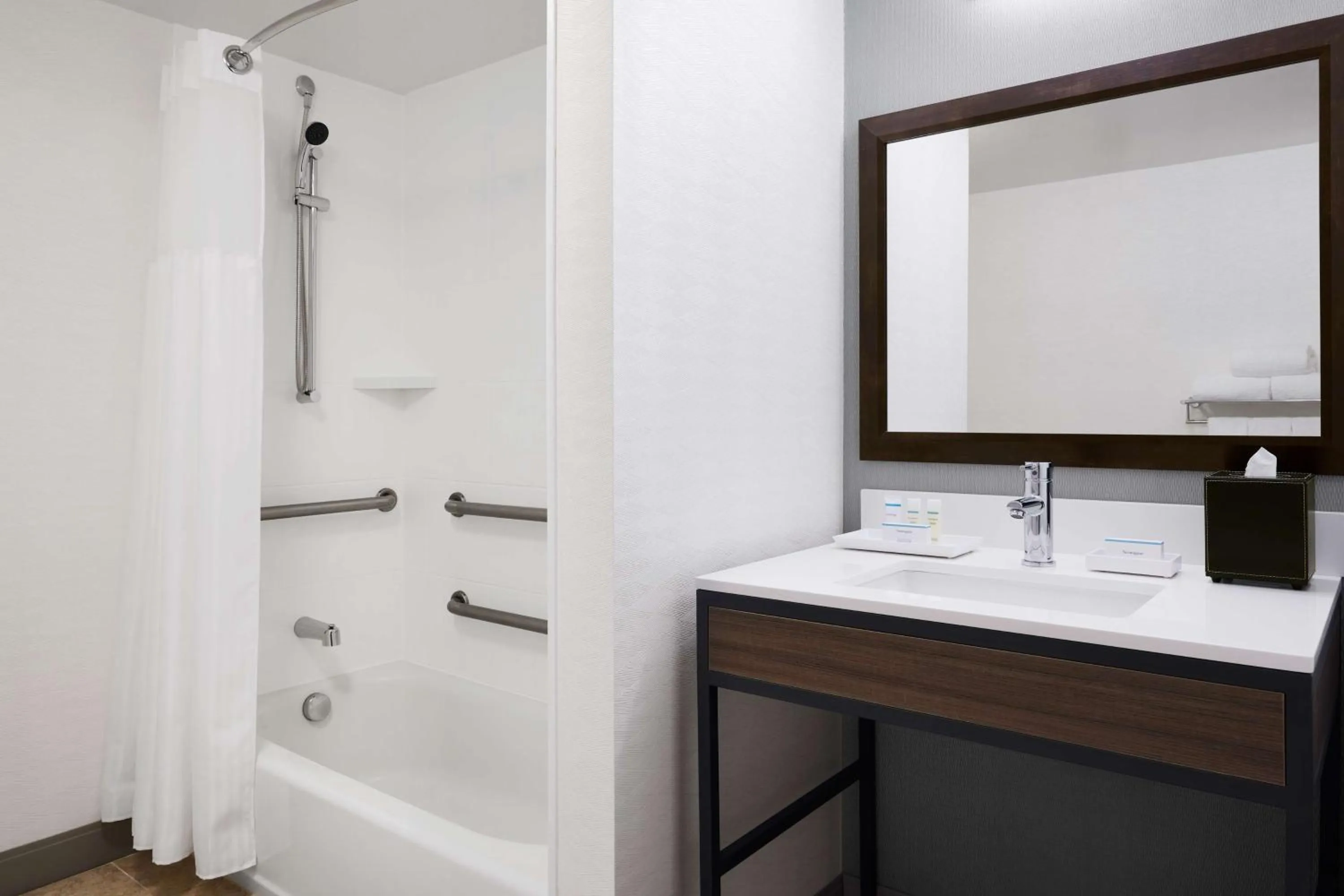 Bathroom in Hilton Garden Inn Cincinnati Northeast