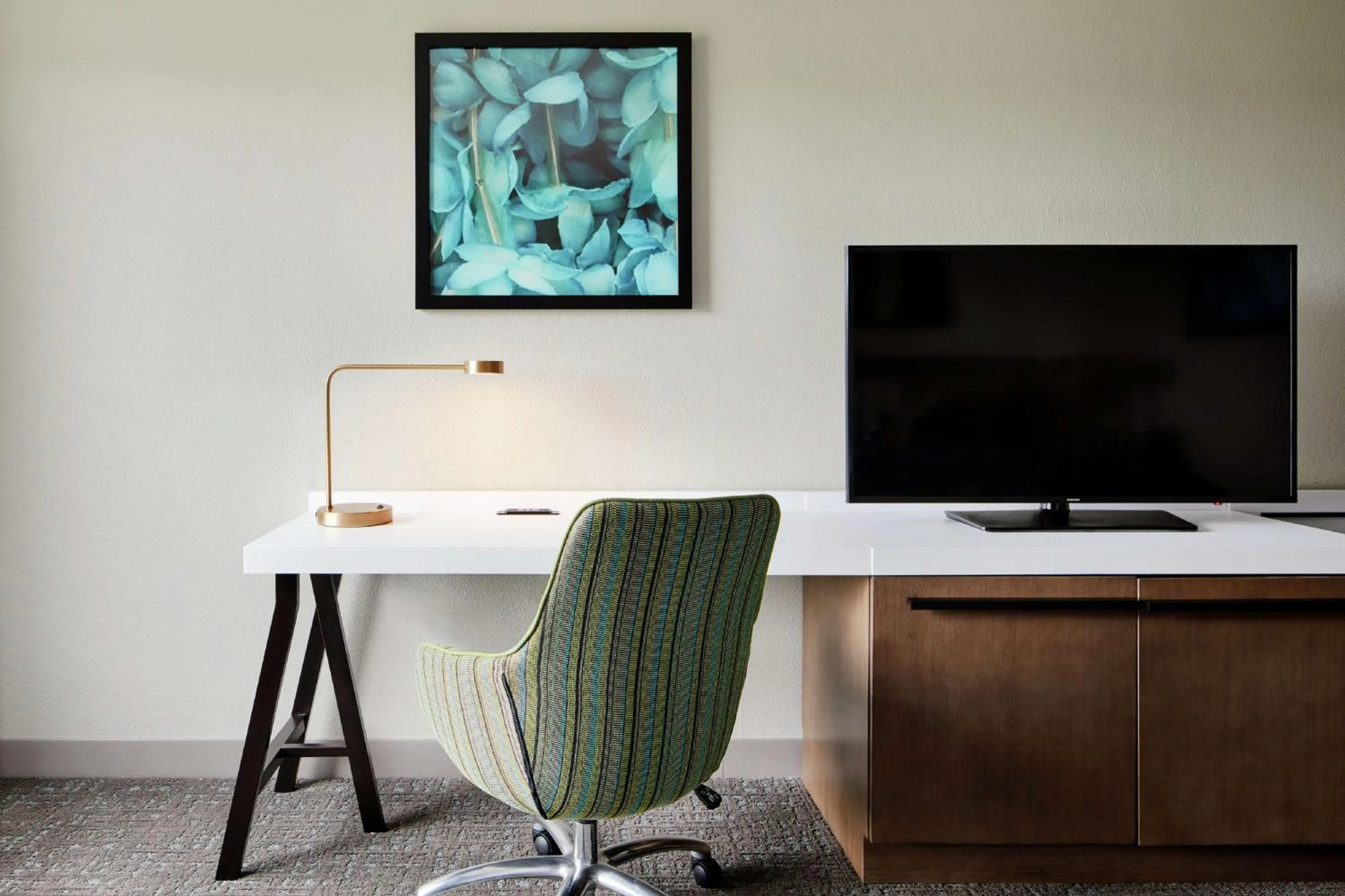 Bedroom in Hilton Garden Inn Cincinnati Northeast