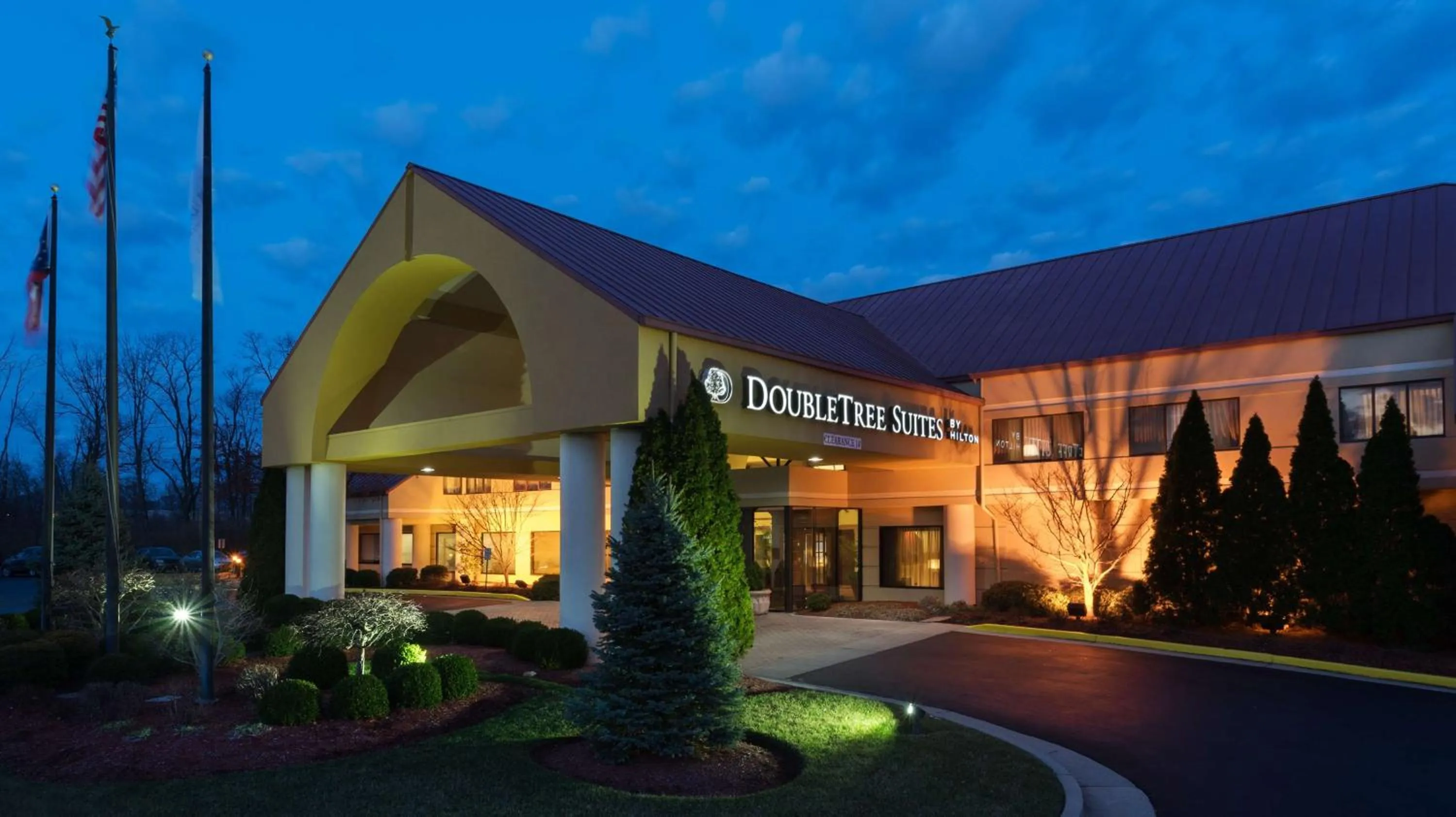 Property building in DoubleTree Suites by Hilton Hotel Cincinnati - Blue Ash