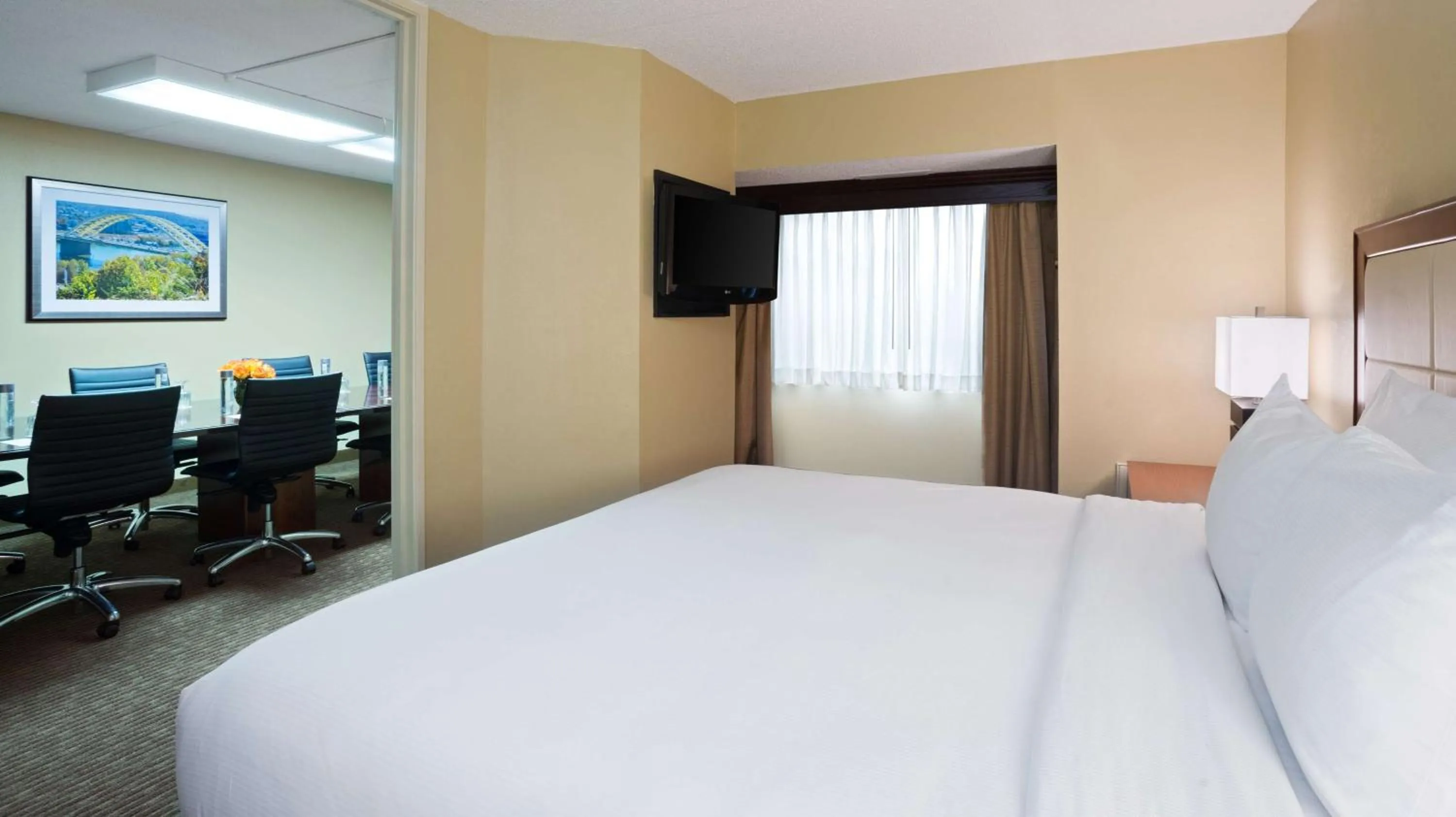 Bedroom, Bed in DoubleTree Suites by Hilton Hotel Cincinnati - Blue Ash