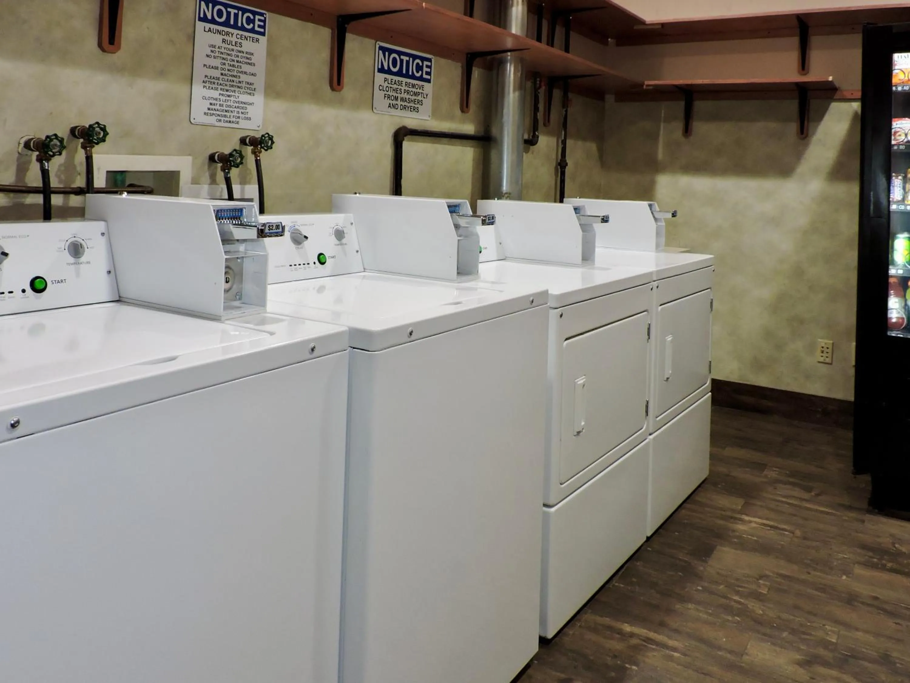 laundry in Marco LaGuardia Hotel & Suites
