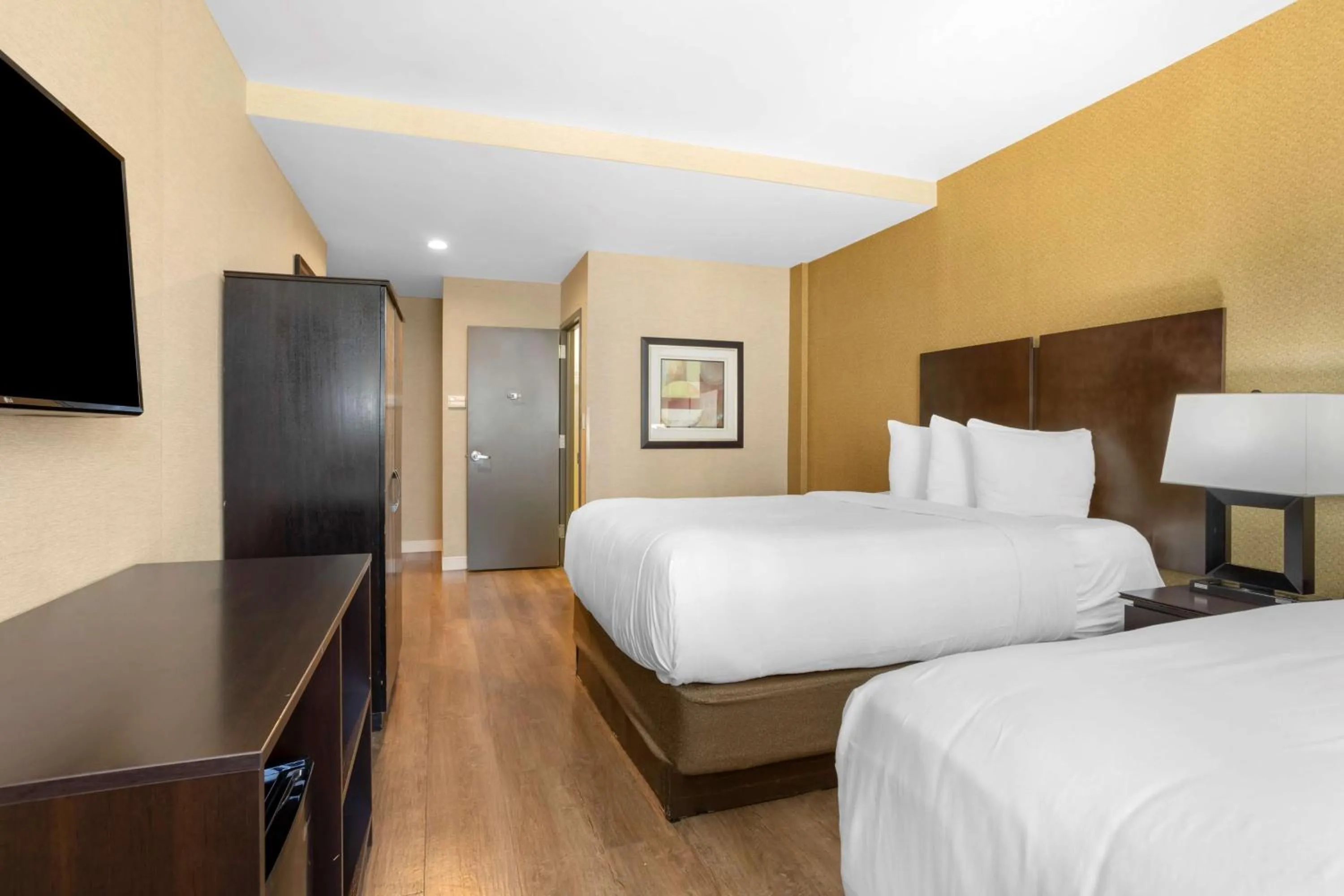 Bedroom in Best Western Plus Plaza Hotel