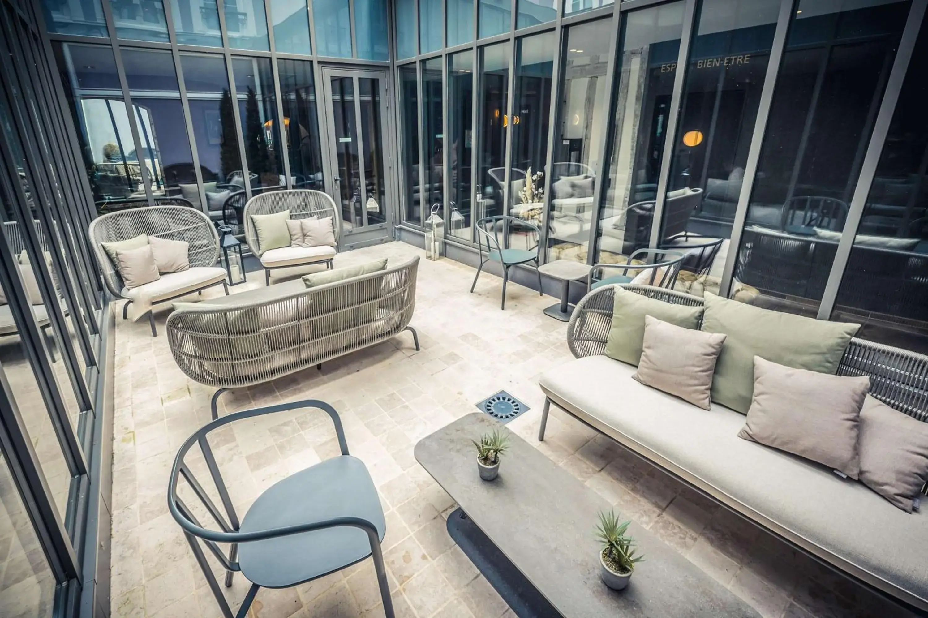 Property building in Best Western Premier de La Poste & Spa Property building in Best Western Premier de La Poste & Spa