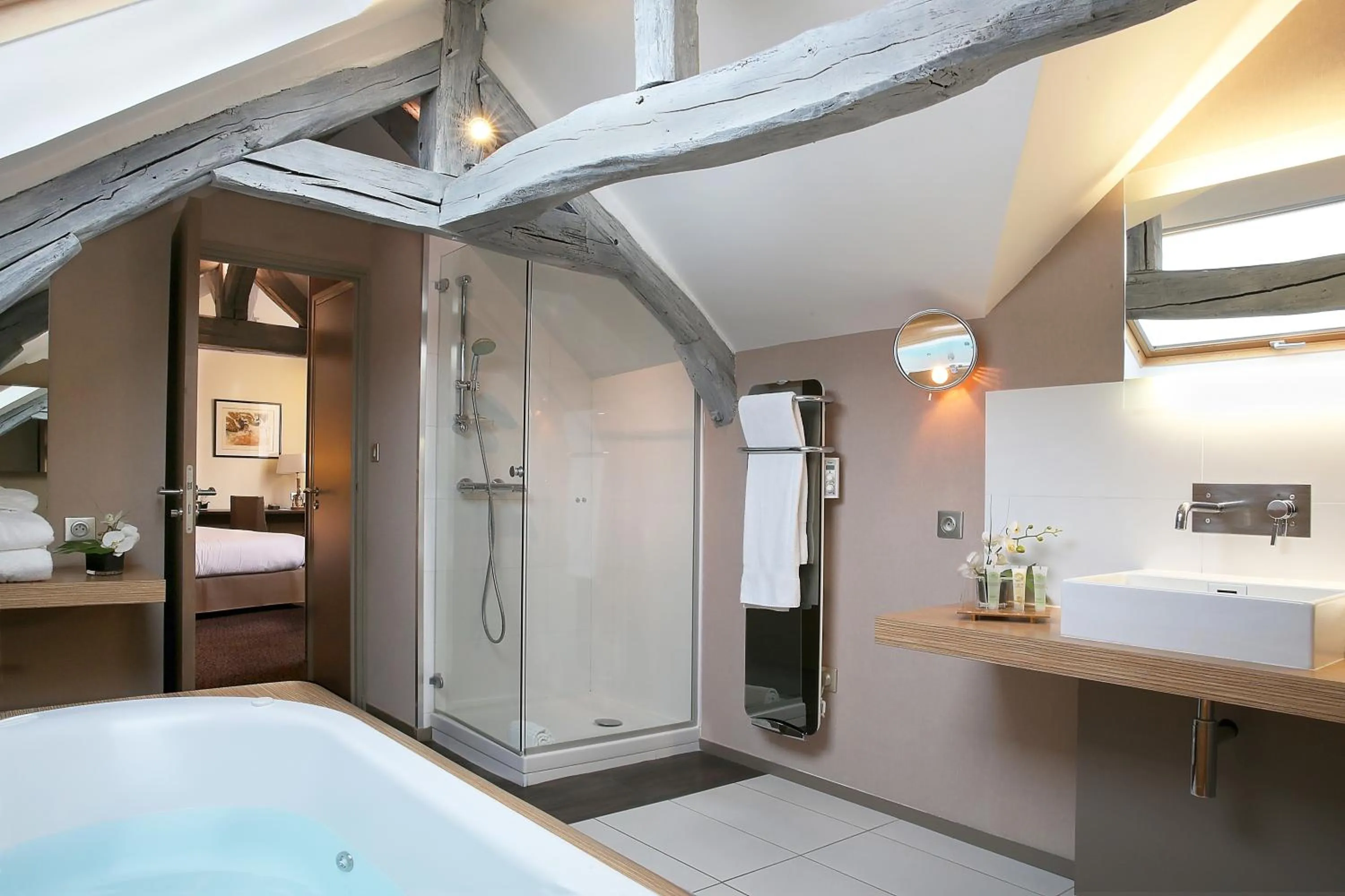 Bathroom, Bed in Best Western Premier de La Poste & Spa