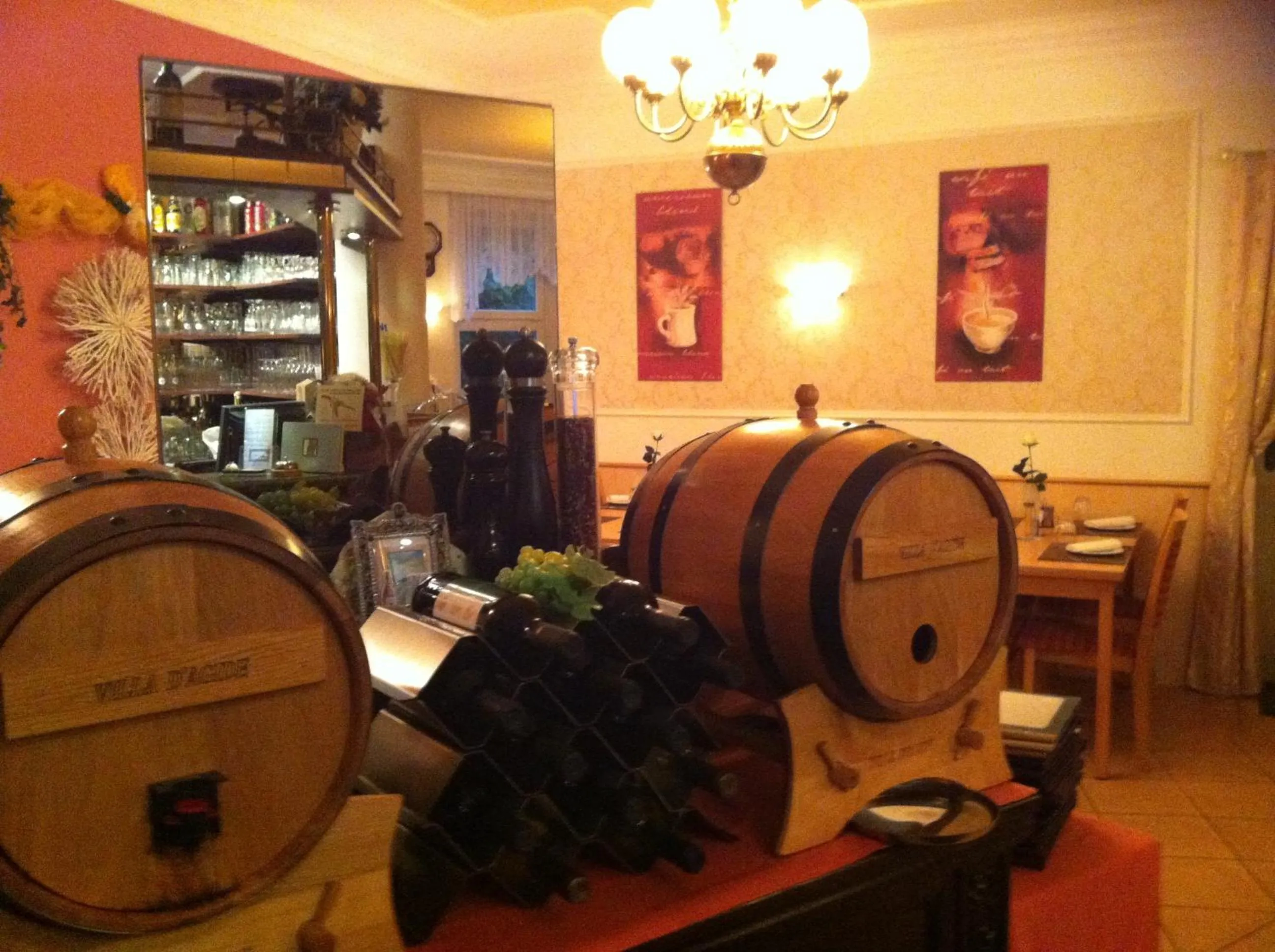 Restaurant/places to eat in Hotel Abalone