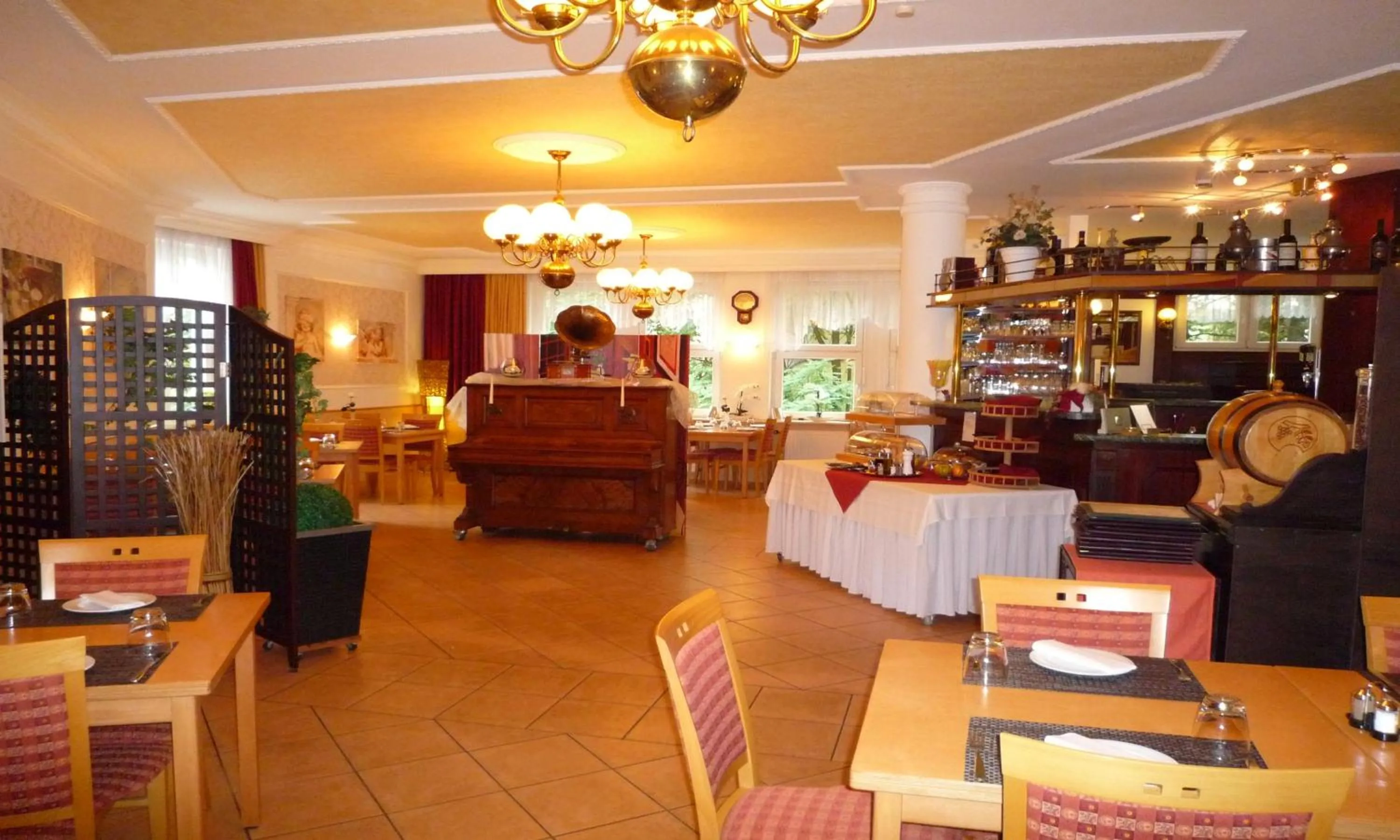 Restaurant/places to eat in Hotel Abalone