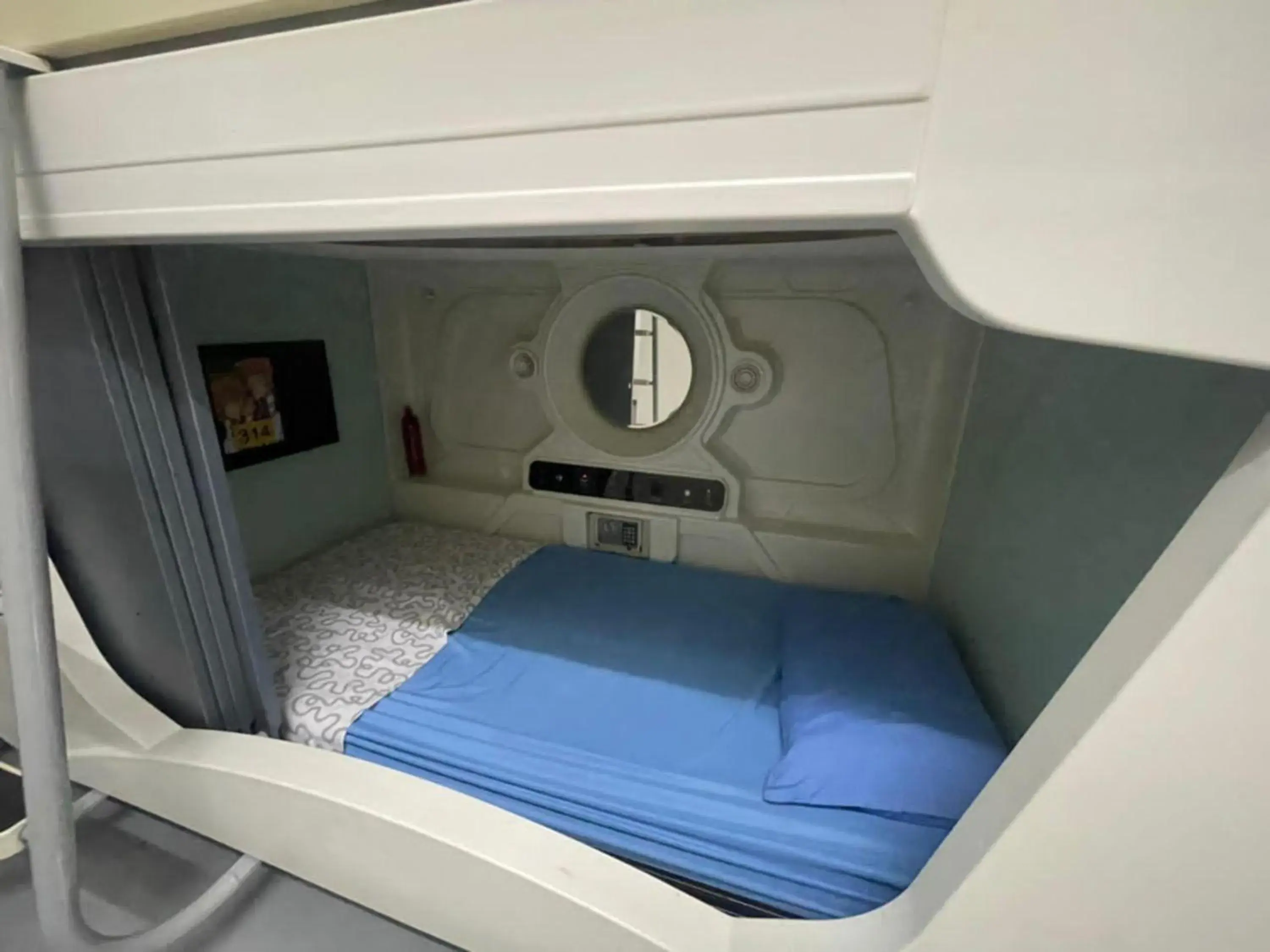 Mixed Dormitory Room - single occupancy in Hotel O The Space Inn Mixed Dormitory Room - single occupancy in Hotel O The Space Inn