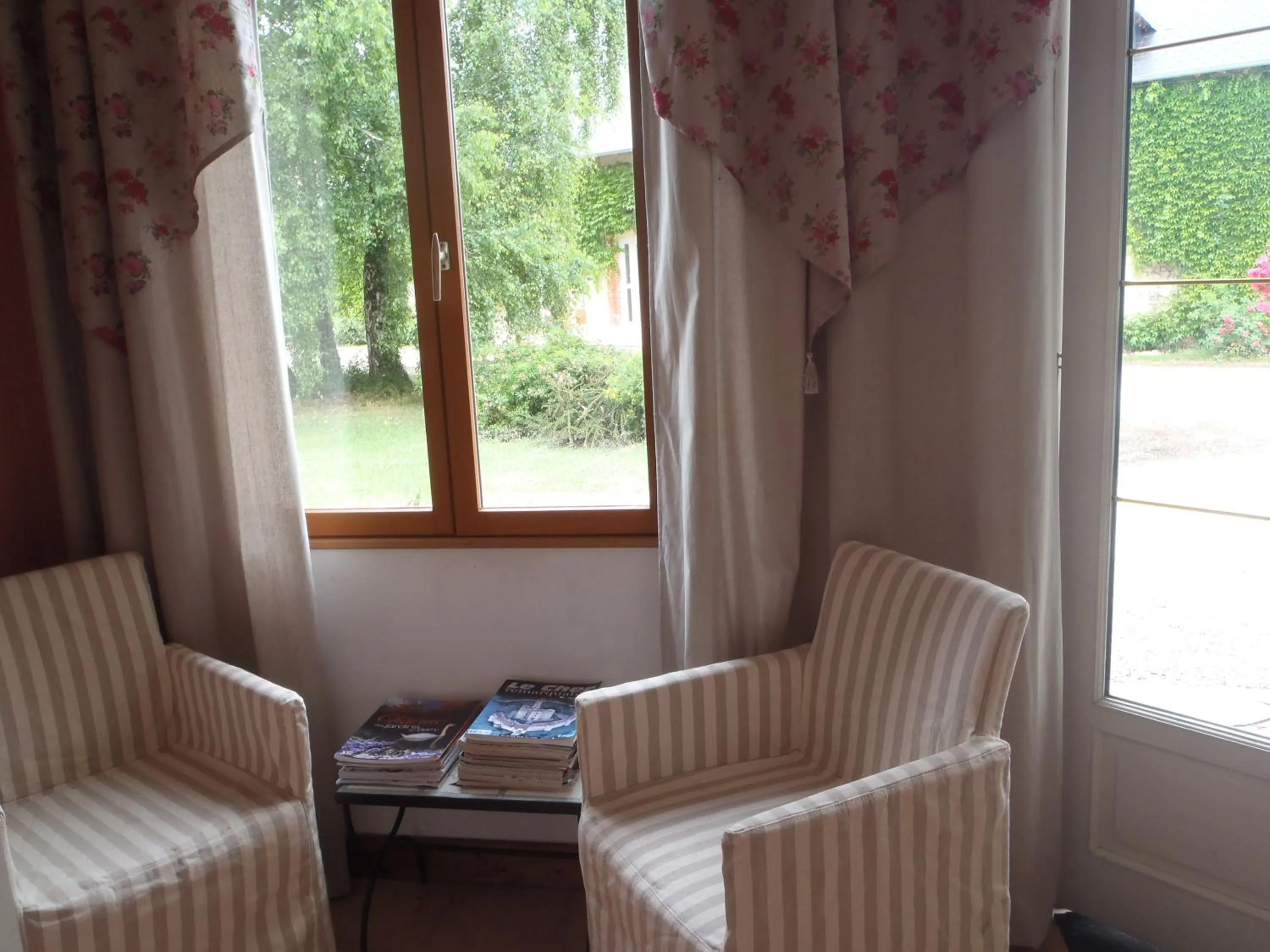 Seating area in Chambres D'hôtes Du Domaine De Jacquelin
