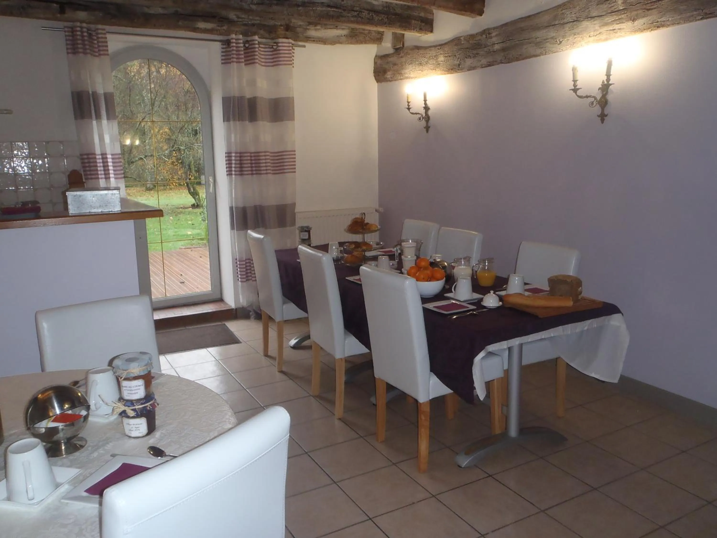 Dining area in Chambres D'hôtes Du Domaine De Jacquelin