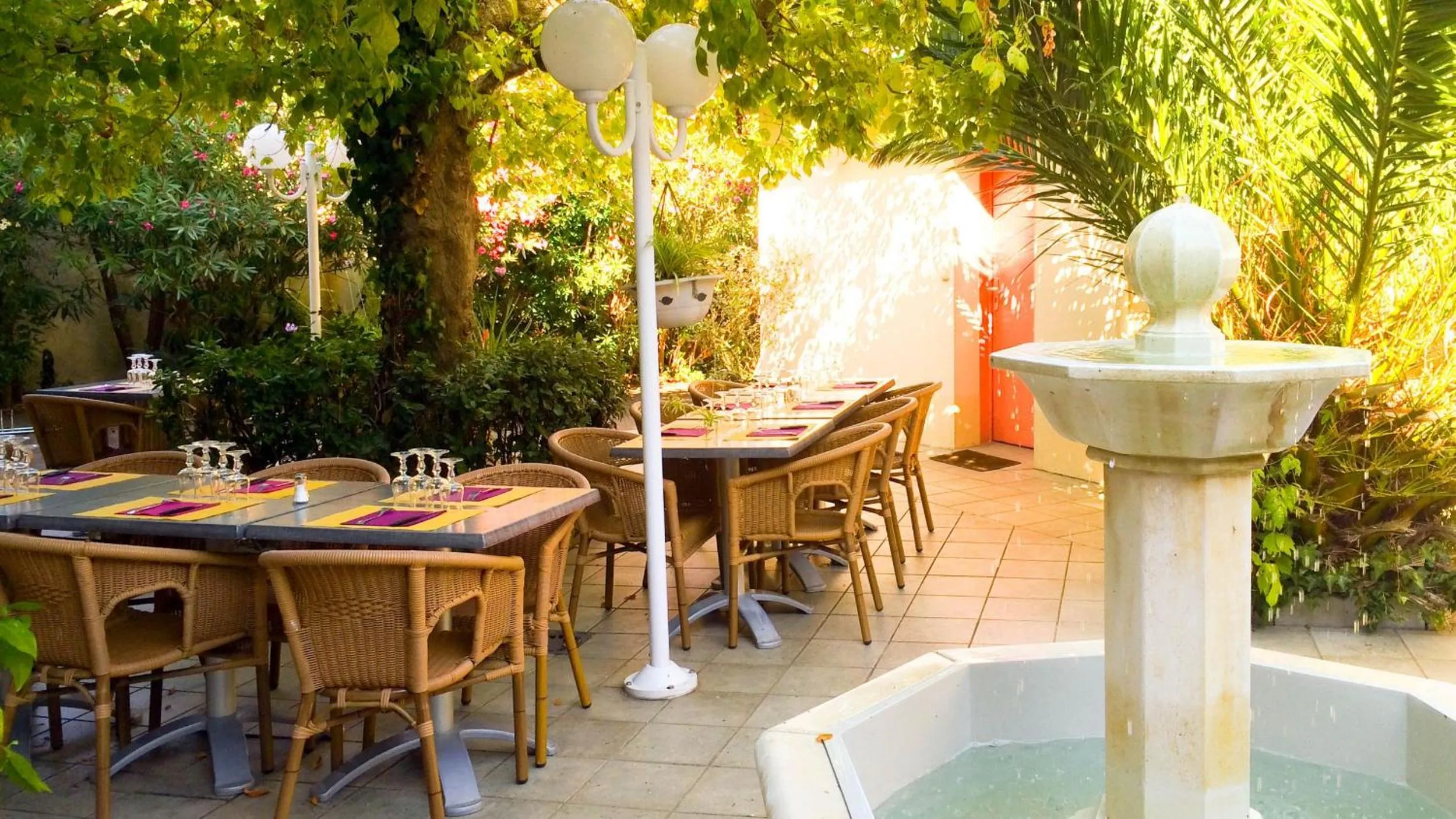 Patio in Hôtel Orange Marine