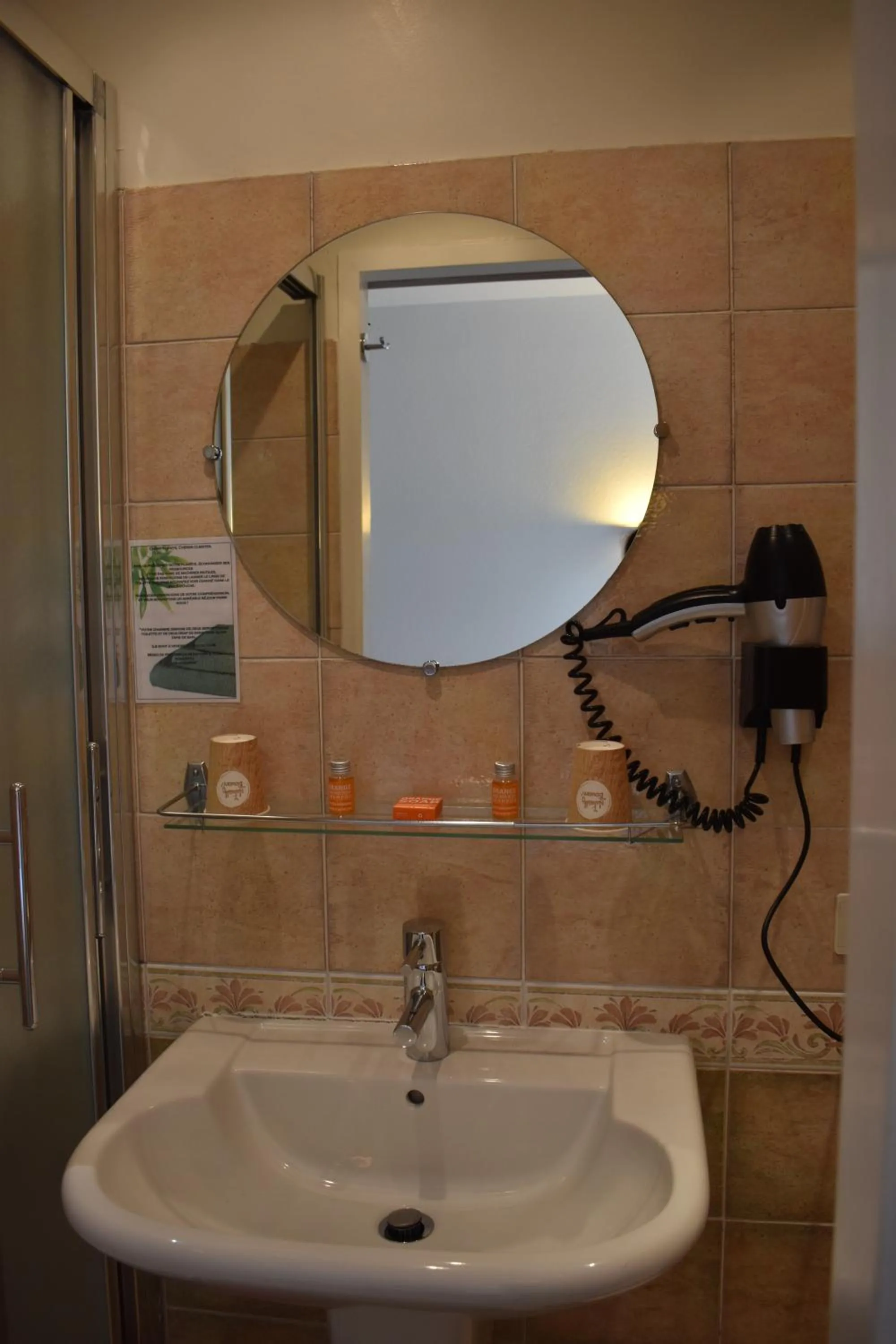 Bathroom in Hôtel Orange Marine