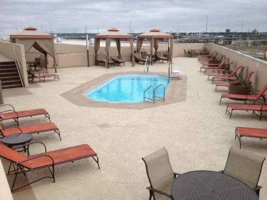 Swimming pool in Hyatt Regency Dallas Swimming pool in Hyatt Regency Dallas