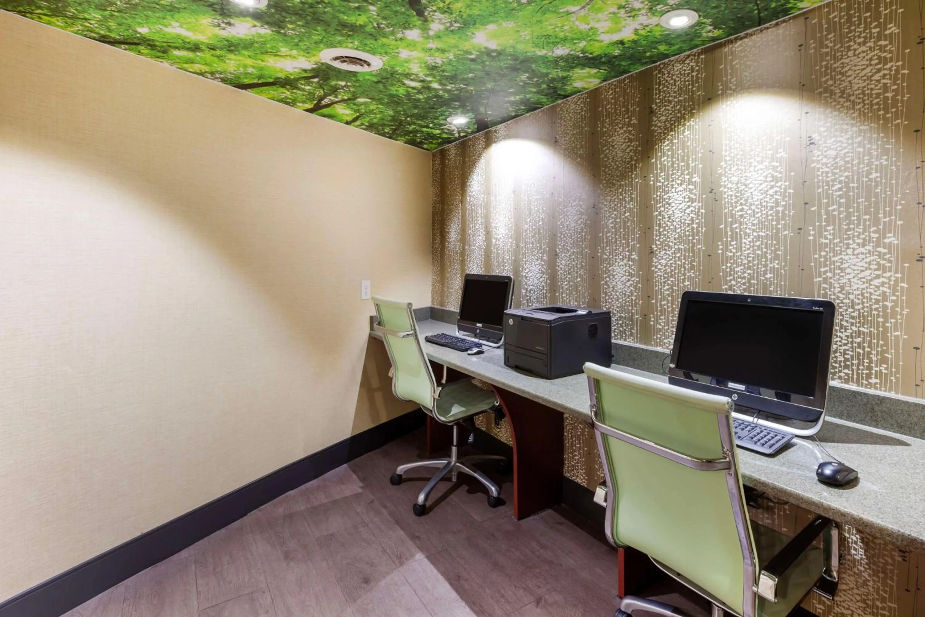 Business facilities in Best Western Summit Inn