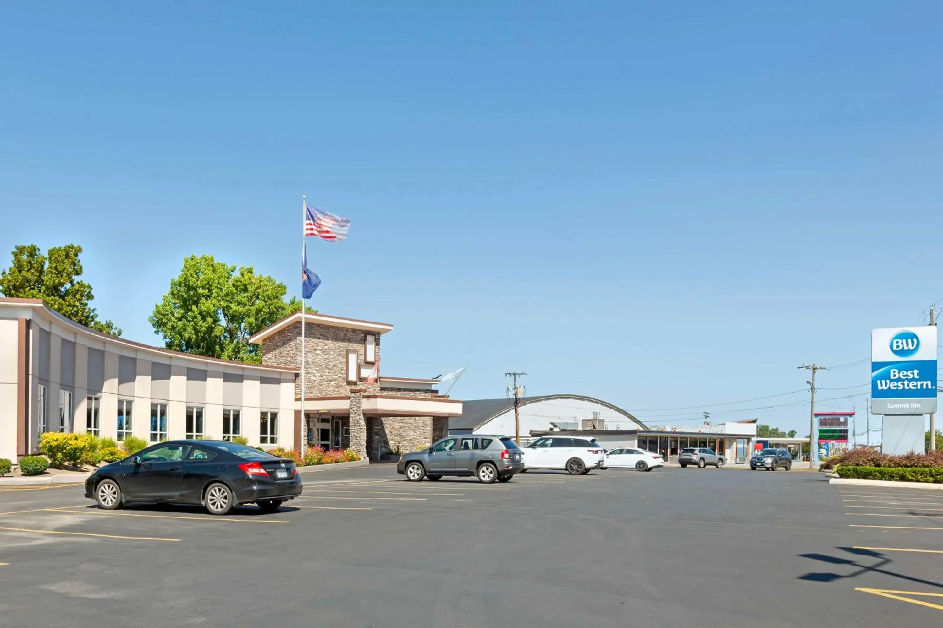 Property building in Best Western Summit Inn Property building in Best Western Summit Inn