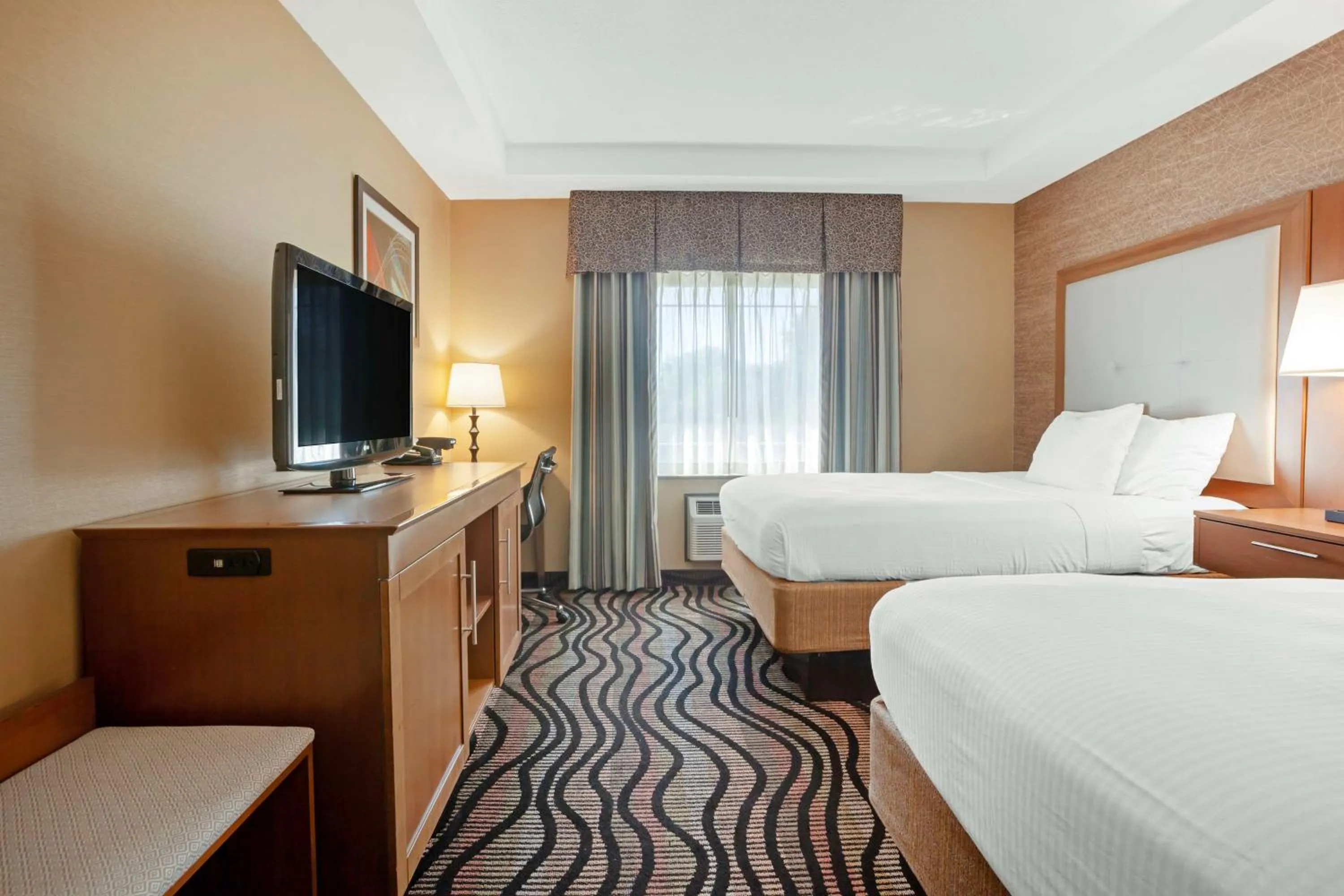 Bedroom, Bed in Best Western Summit Inn