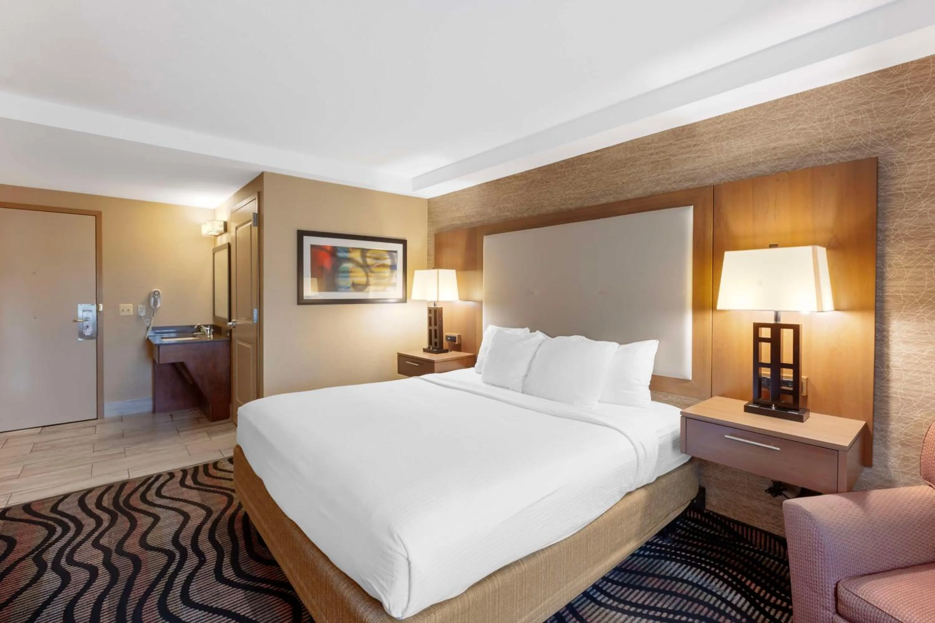 Bedroom, Bed in Best Western Summit Inn