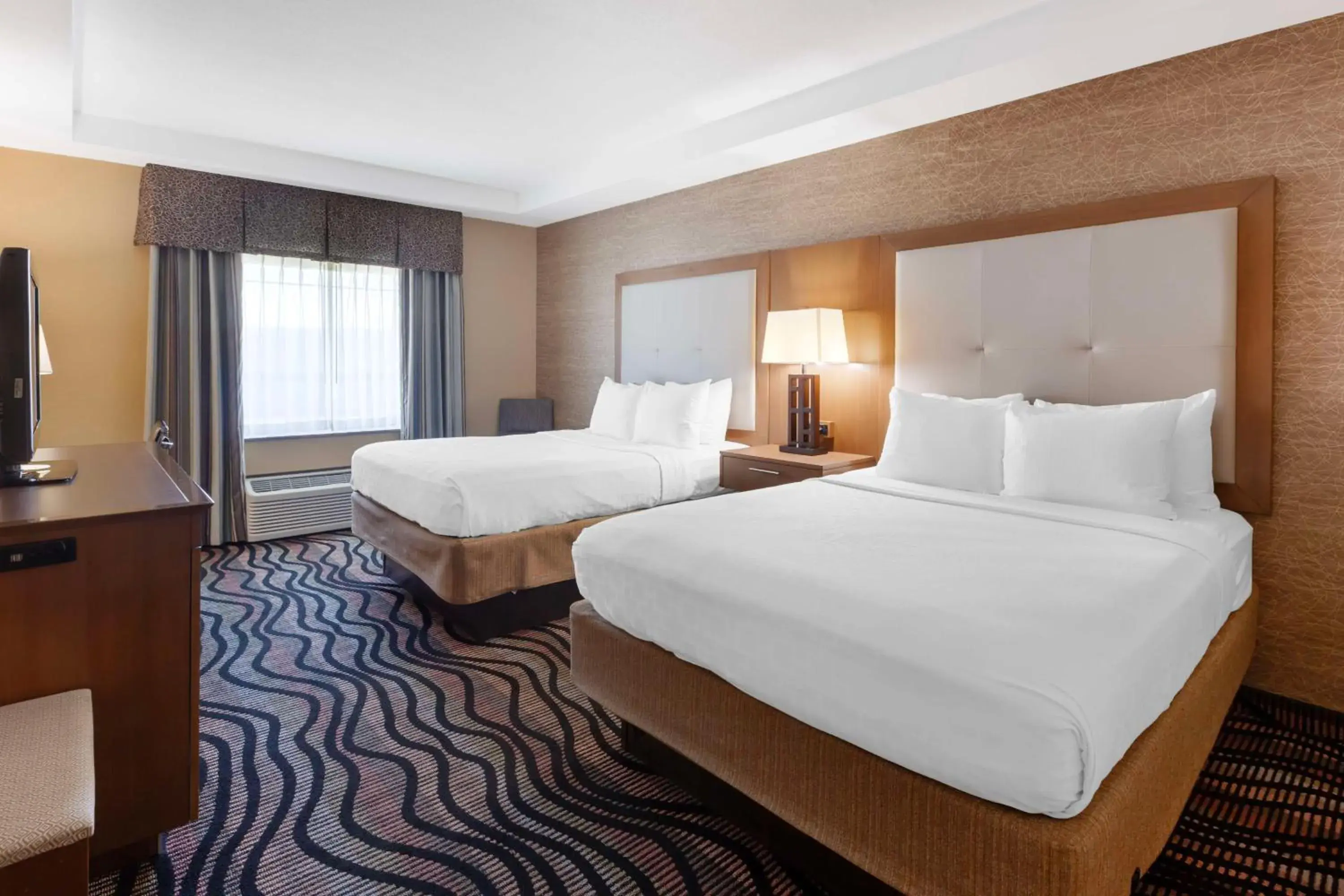 Bedroom, Bed in Best Western Summit Inn Bedroom, Bed in Best Western Summit Inn