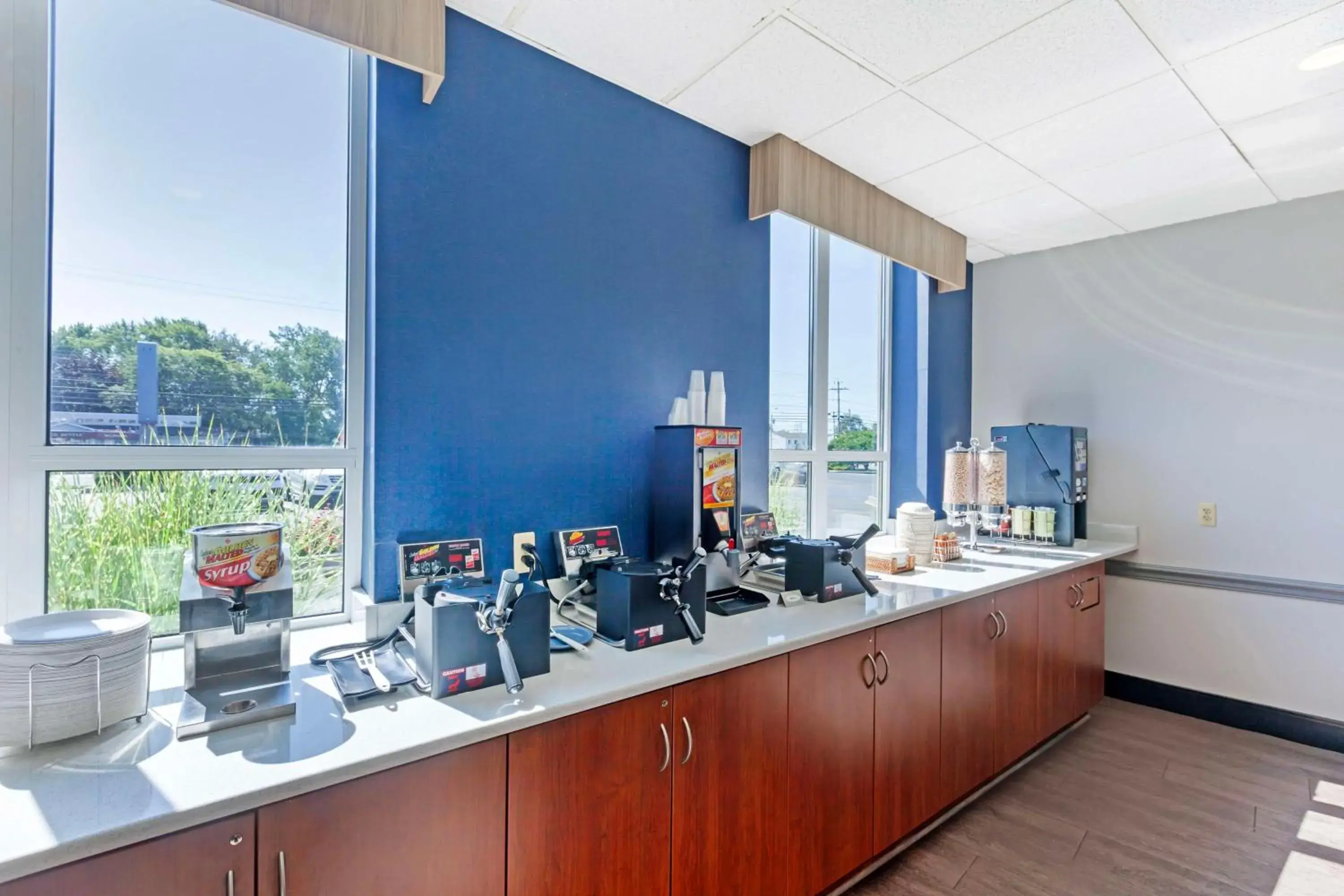 Breakfast in Best Western Summit Inn Breakfast in Best Western Summit Inn