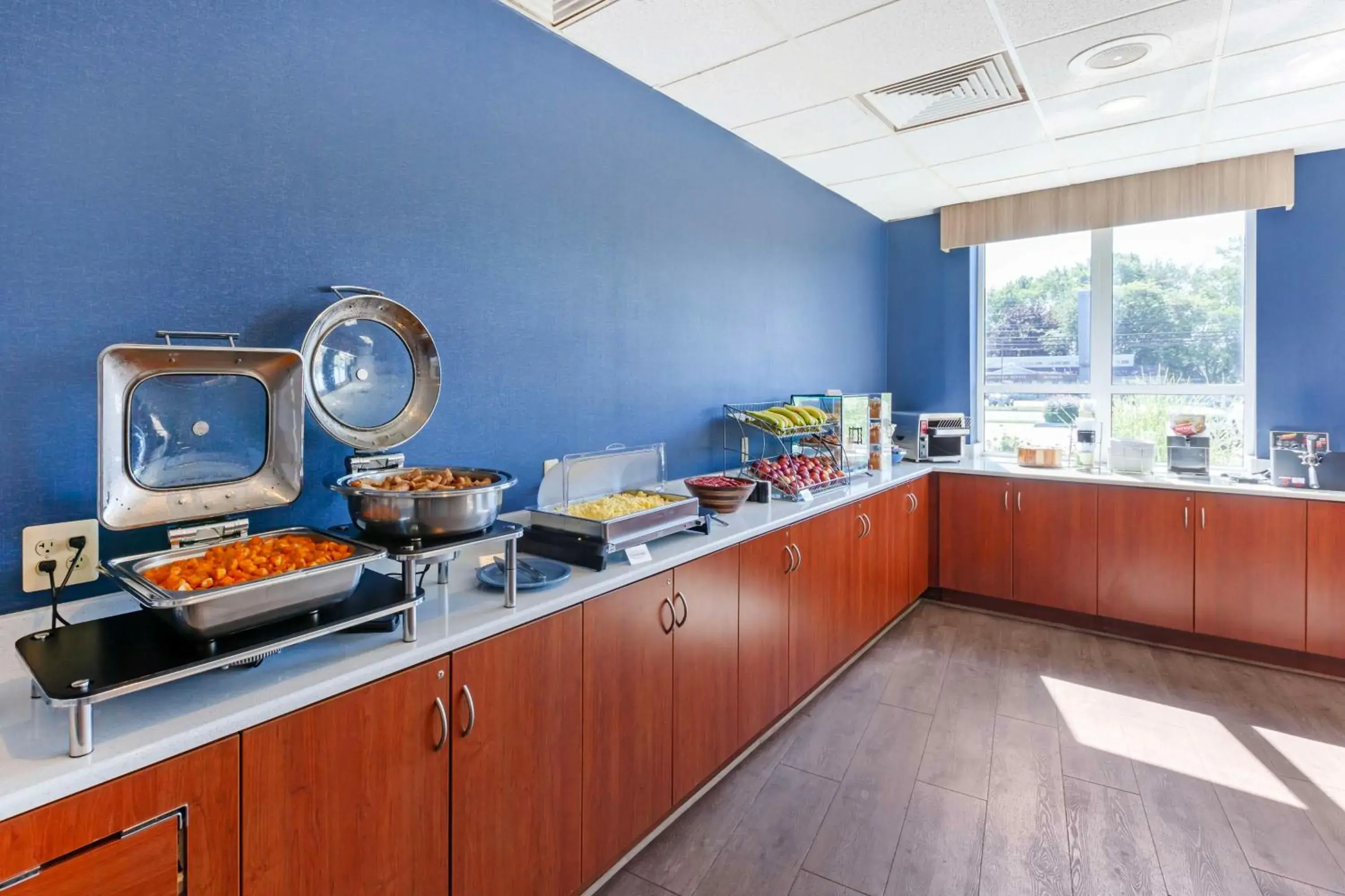 Breakfast in Best Western Summit Inn Breakfast in Best Western Summit Inn